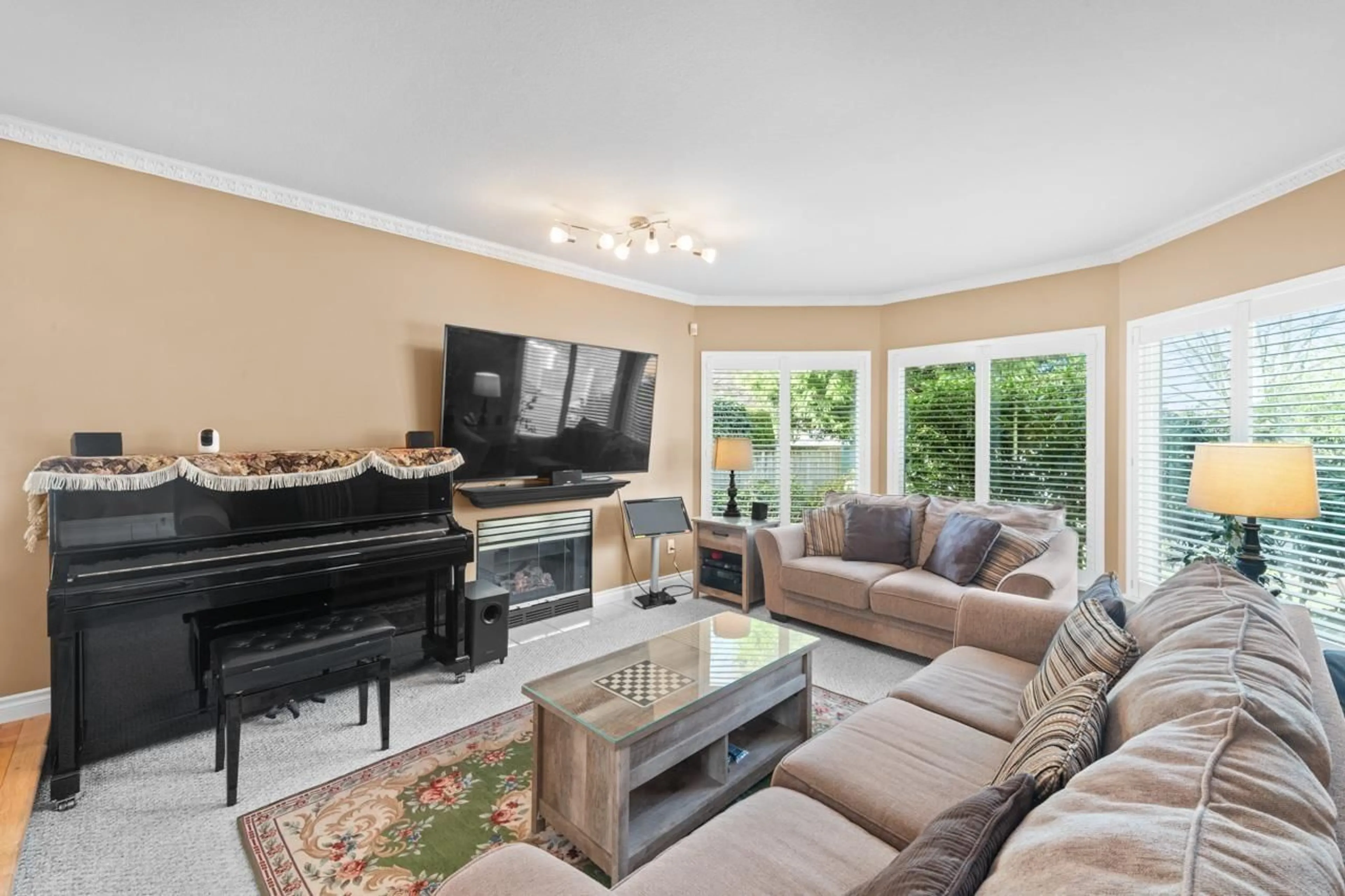 Living room with furniture, unknown for 1968 129, Surrey British Columbia V4A8K7