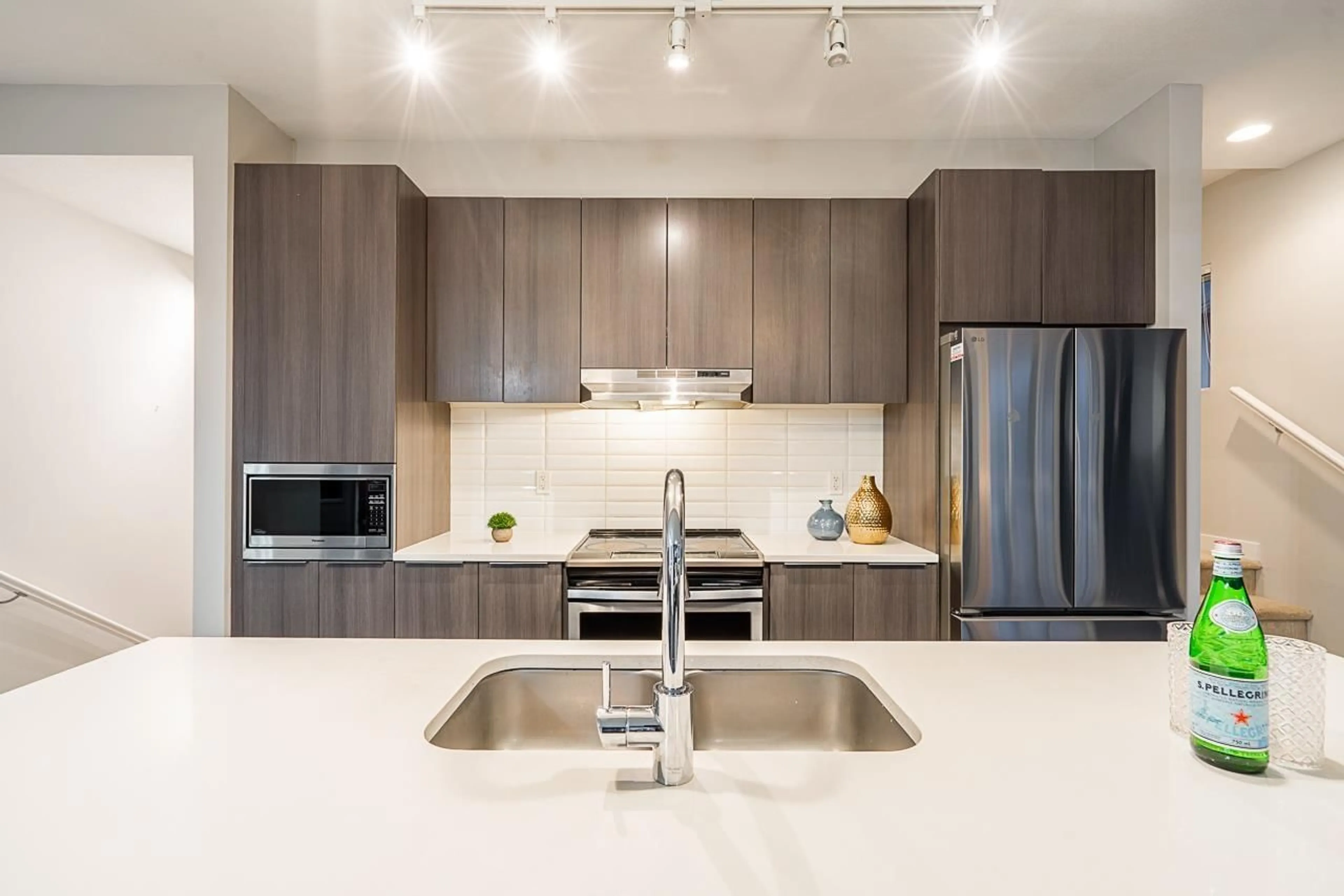 Contemporary kitchen, unknown for 155 - 30930 WESTRIDGE, Abbotsford British Columbia V2T0H6