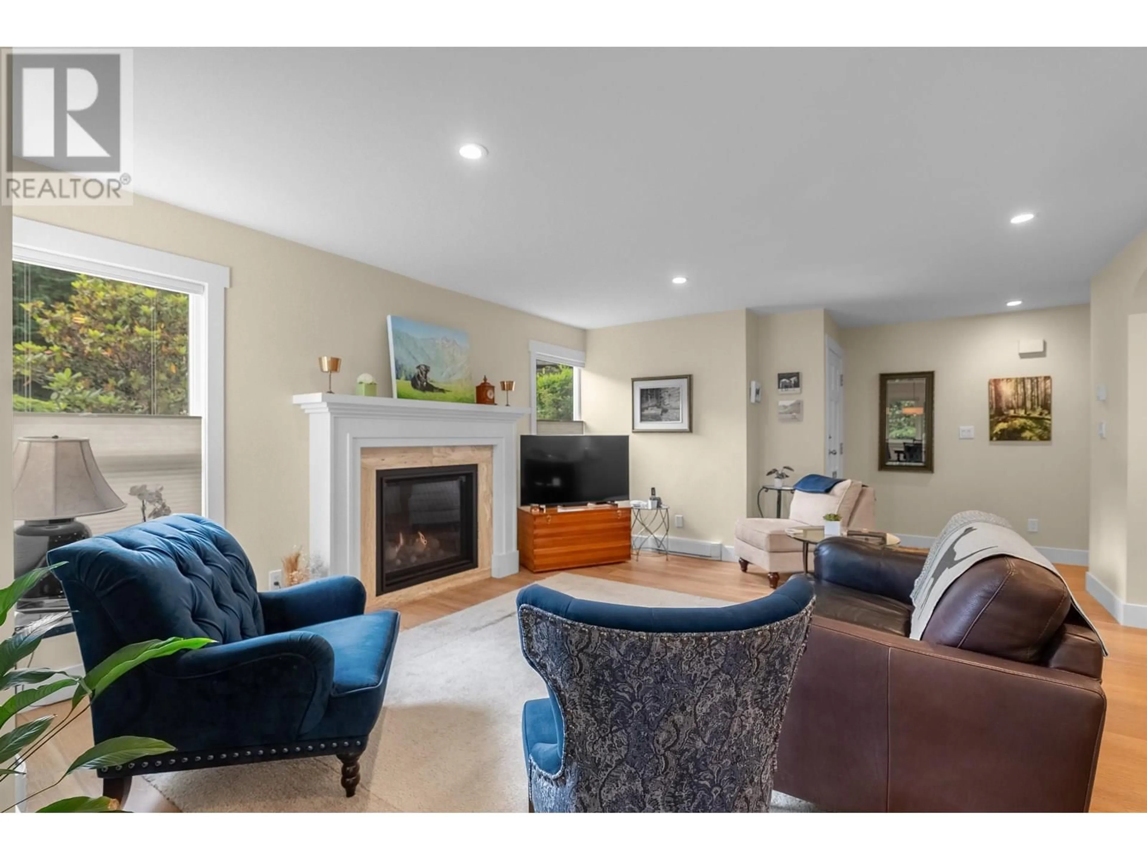 Living room with furniture, unknown for 5916 NANCY GREENE WAY, North Vancouver British Columbia V7R4N4