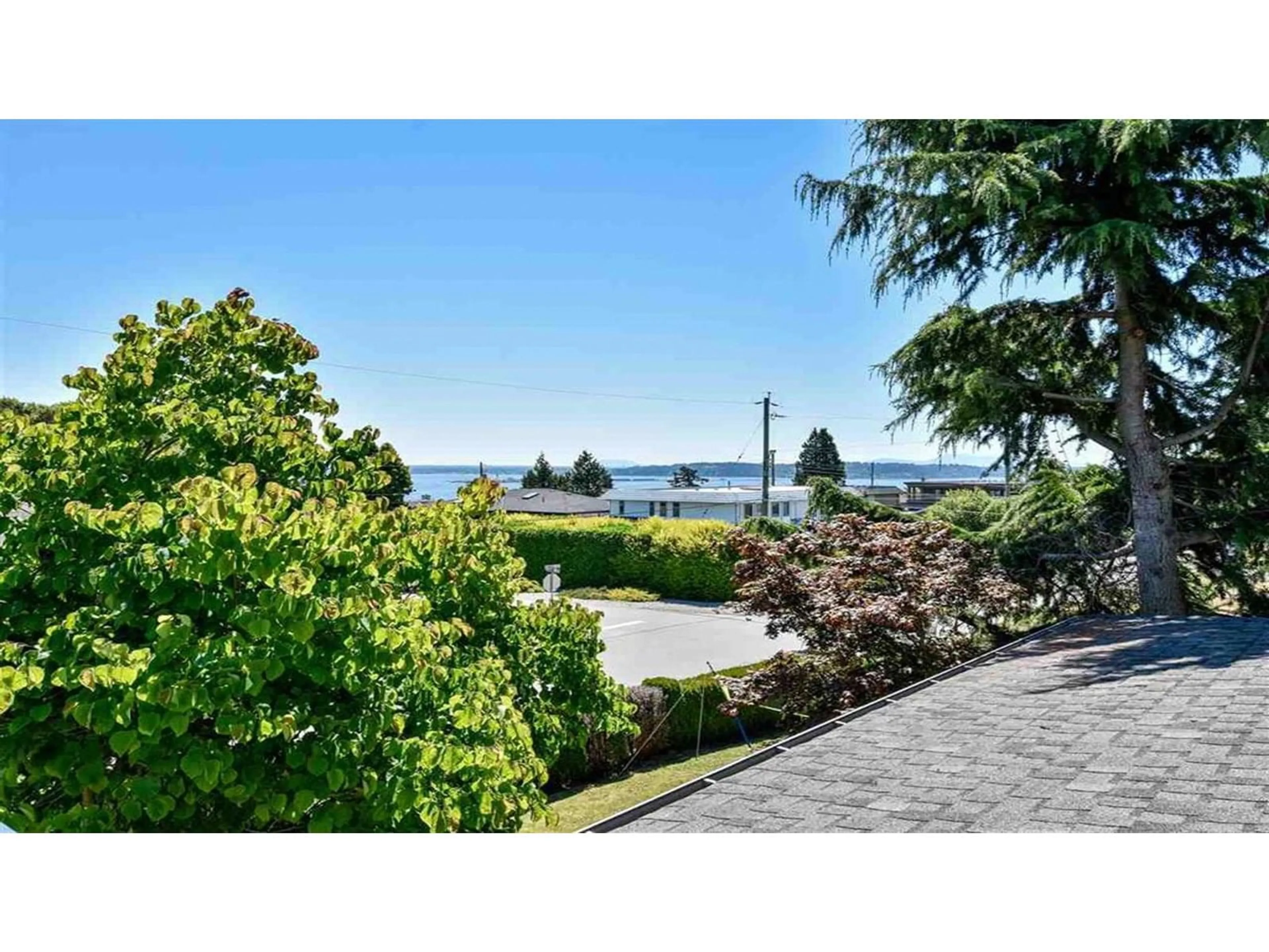 A pic from outside/outdoor area/front of a property/back of a property/a pic from drone, water/lake/river/ocean view for 1121 CYPRESS, White Rock British Columbia V4B4H5