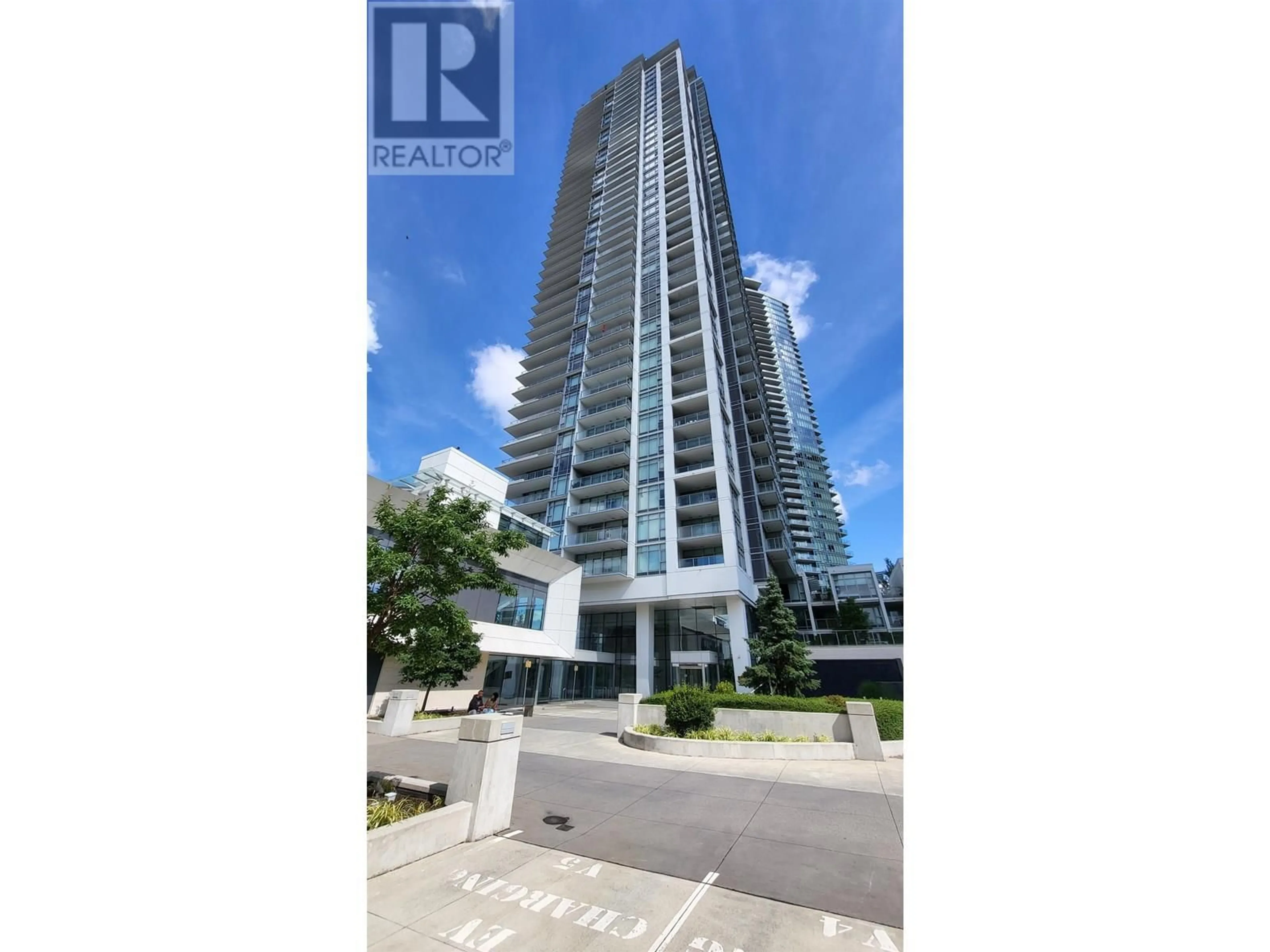 Indoor foyer for 605 - 1888 GILMORE AVENUE, Burnaby British Columbia V5C0L2