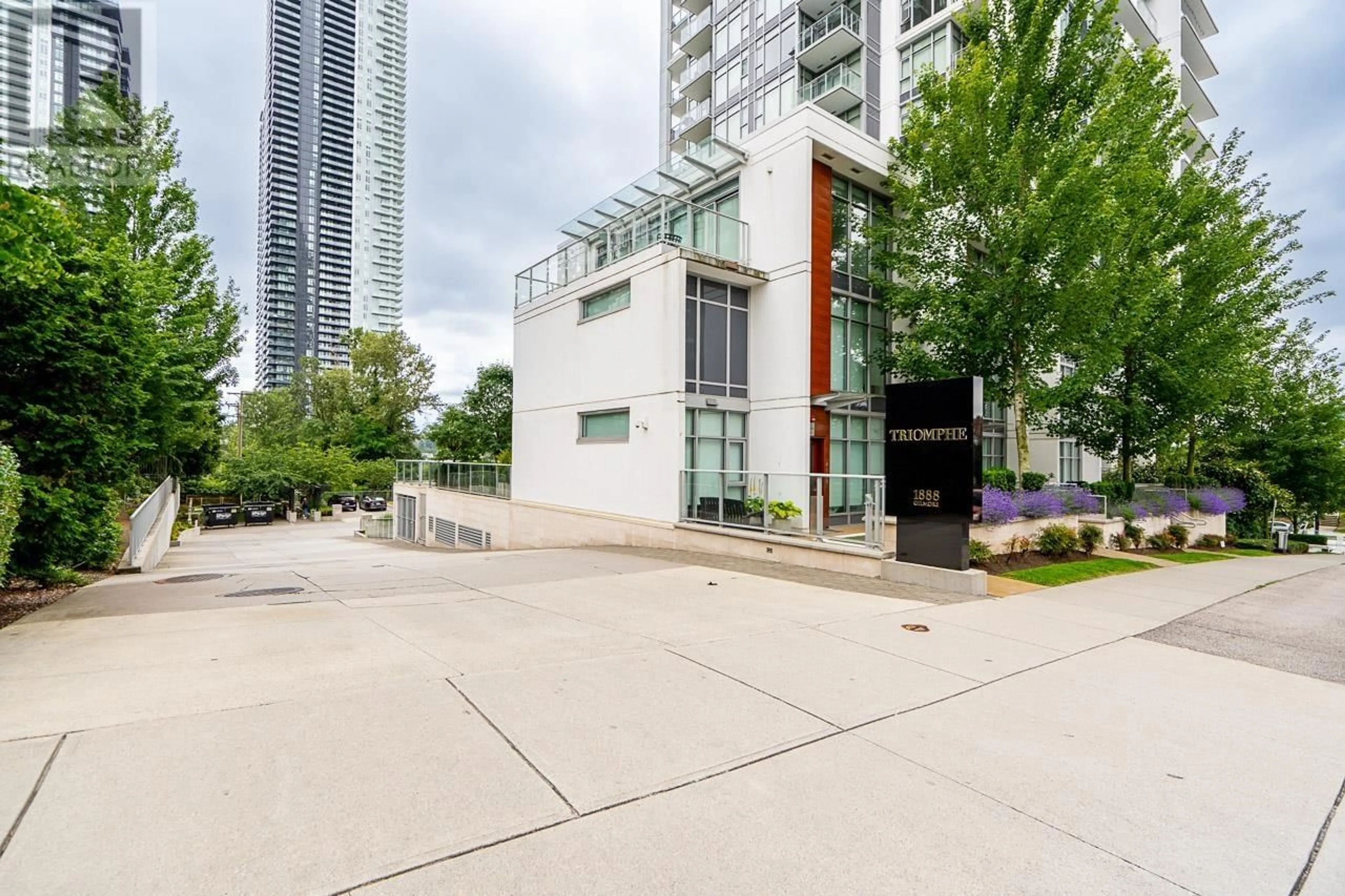 Patio, unknown for 605 - 1888 GILMORE AVENUE, Burnaby British Columbia V5C0L2