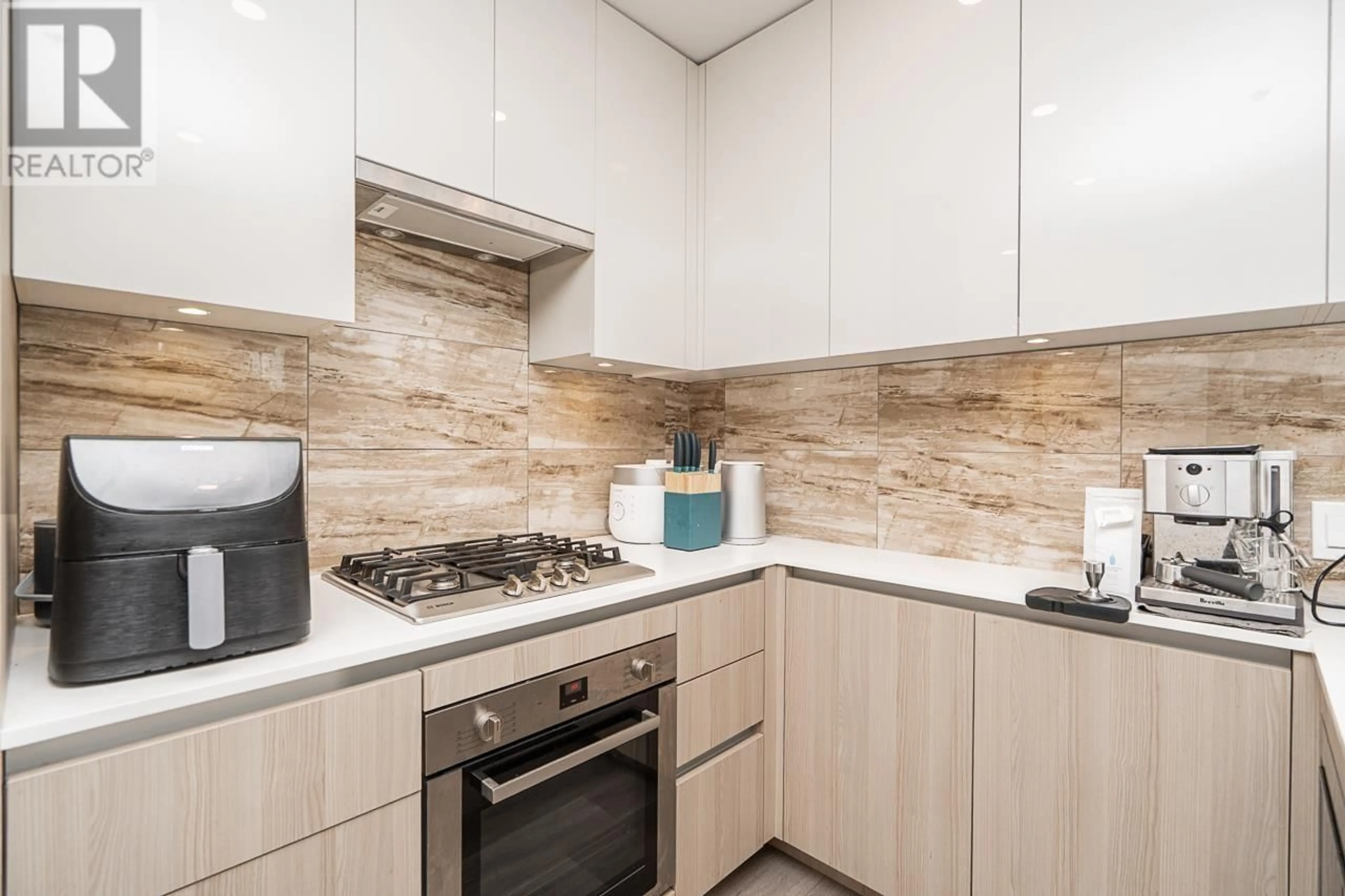 Standard kitchen, ceramic/tile floor for 605 - 1888 GILMORE AVENUE, Burnaby British Columbia V5C0L2