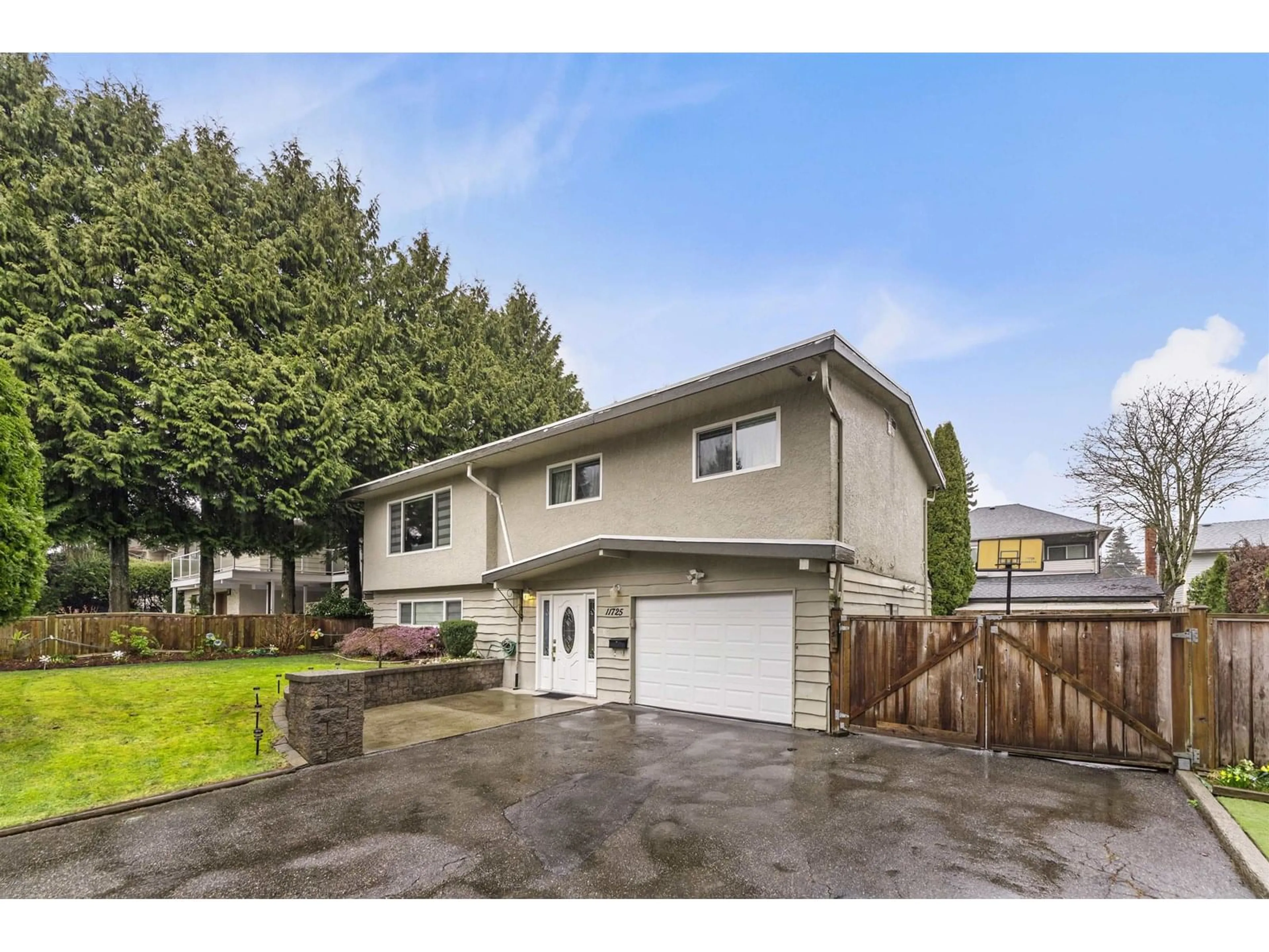 Home with vinyl exterior material, street for 11725 83A, Delta British Columbia V4C2J9