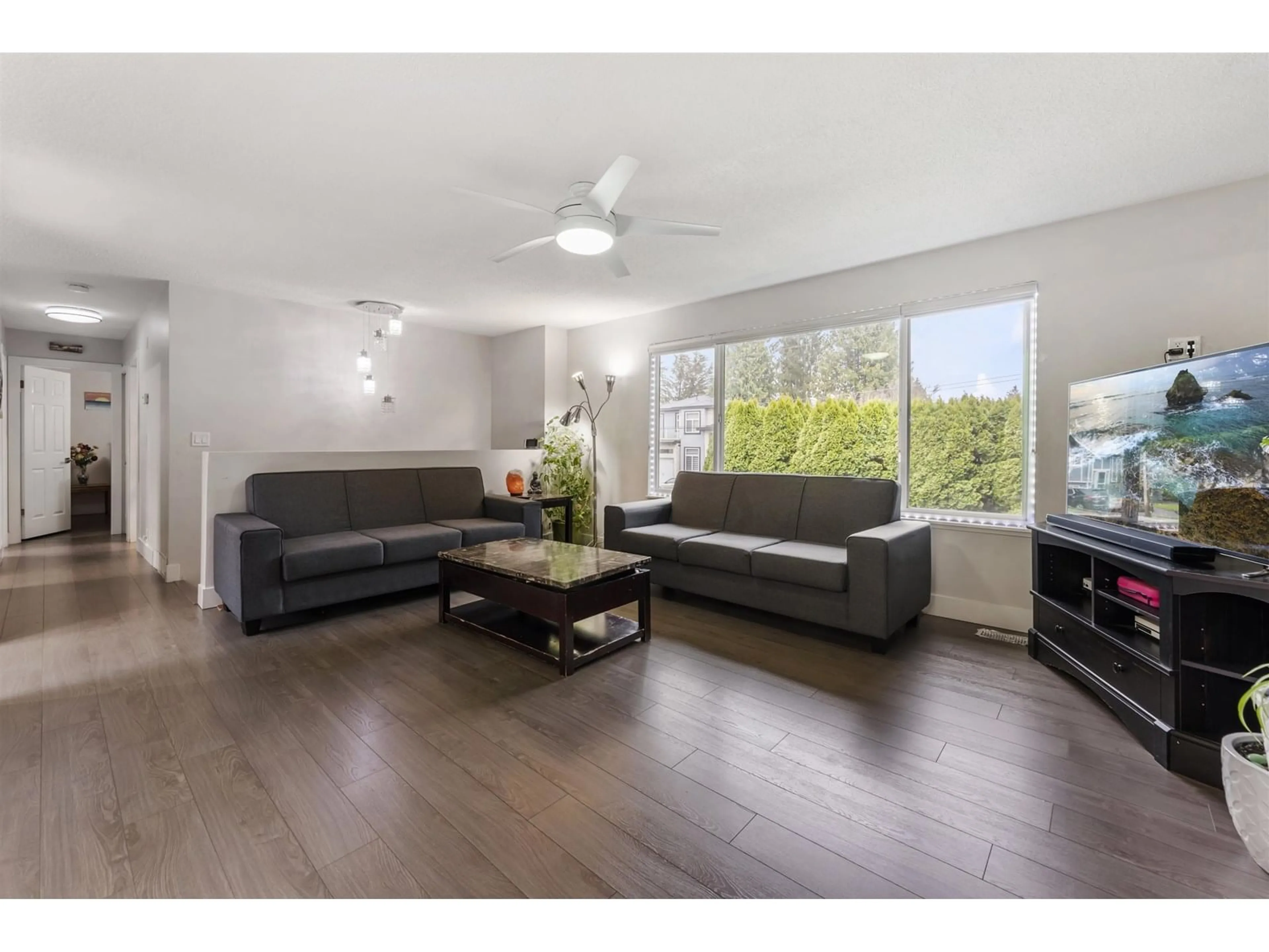 Living room with furniture, wood/laminate floor for 11725 83A, Delta British Columbia V4C2J9