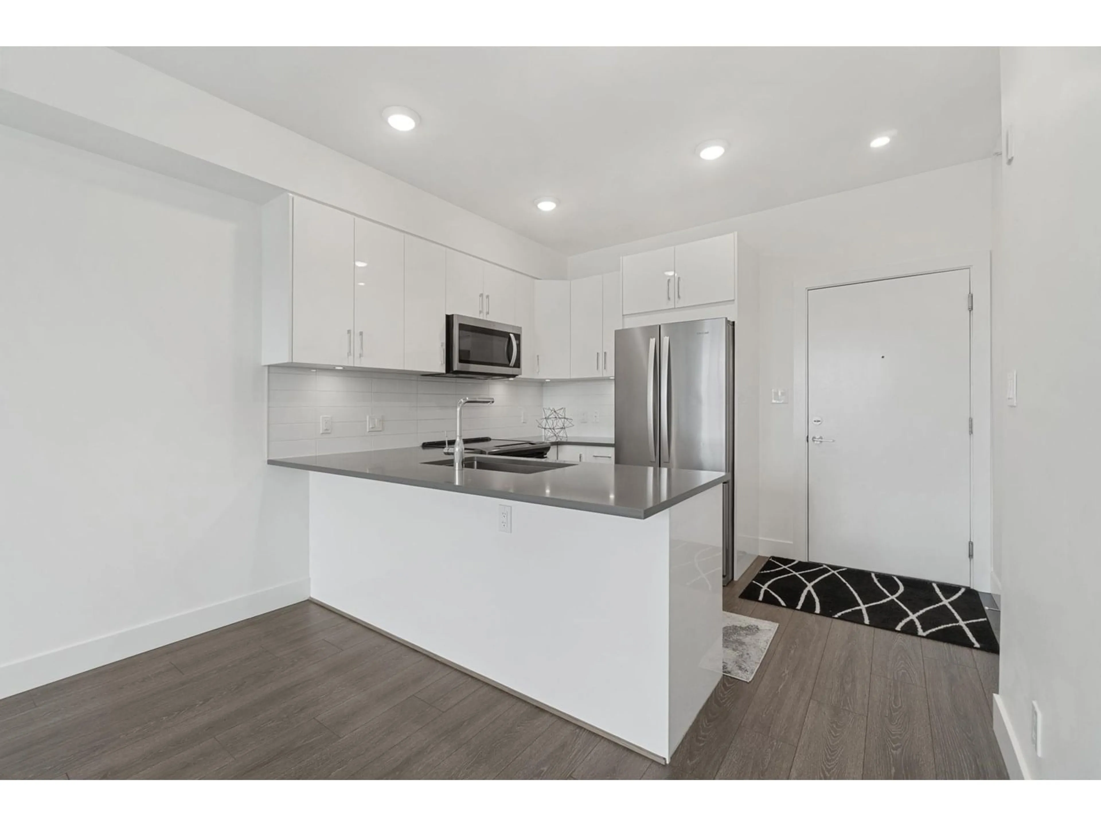 Open concept kitchen, unknown for 503 - 15351 101, Surrey British Columbia V3R0G2