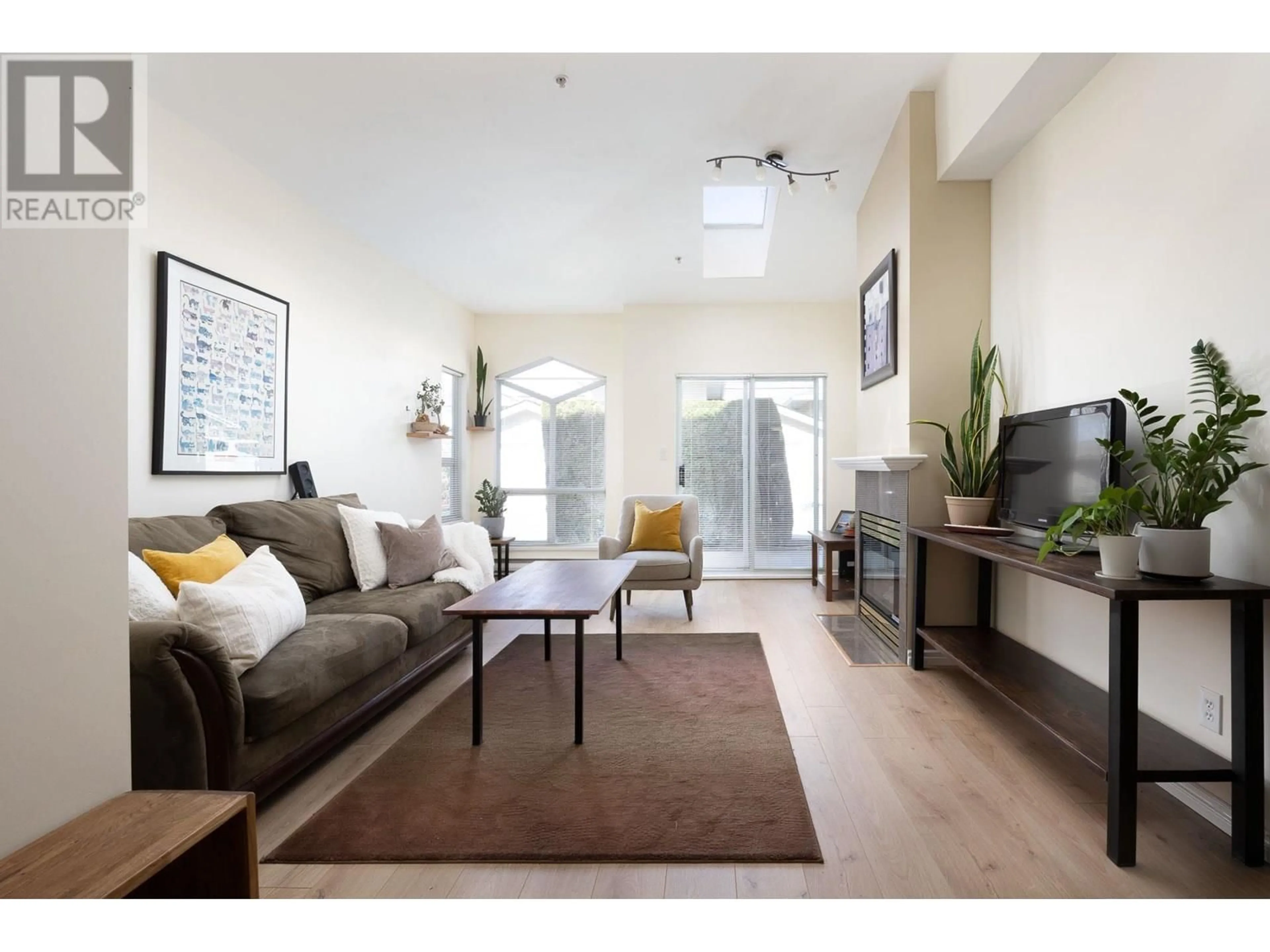 Living room with furniture, unknown for 1122 O'FLAHERTY GATE, Port Coquitlam British Columbia V3C6H2