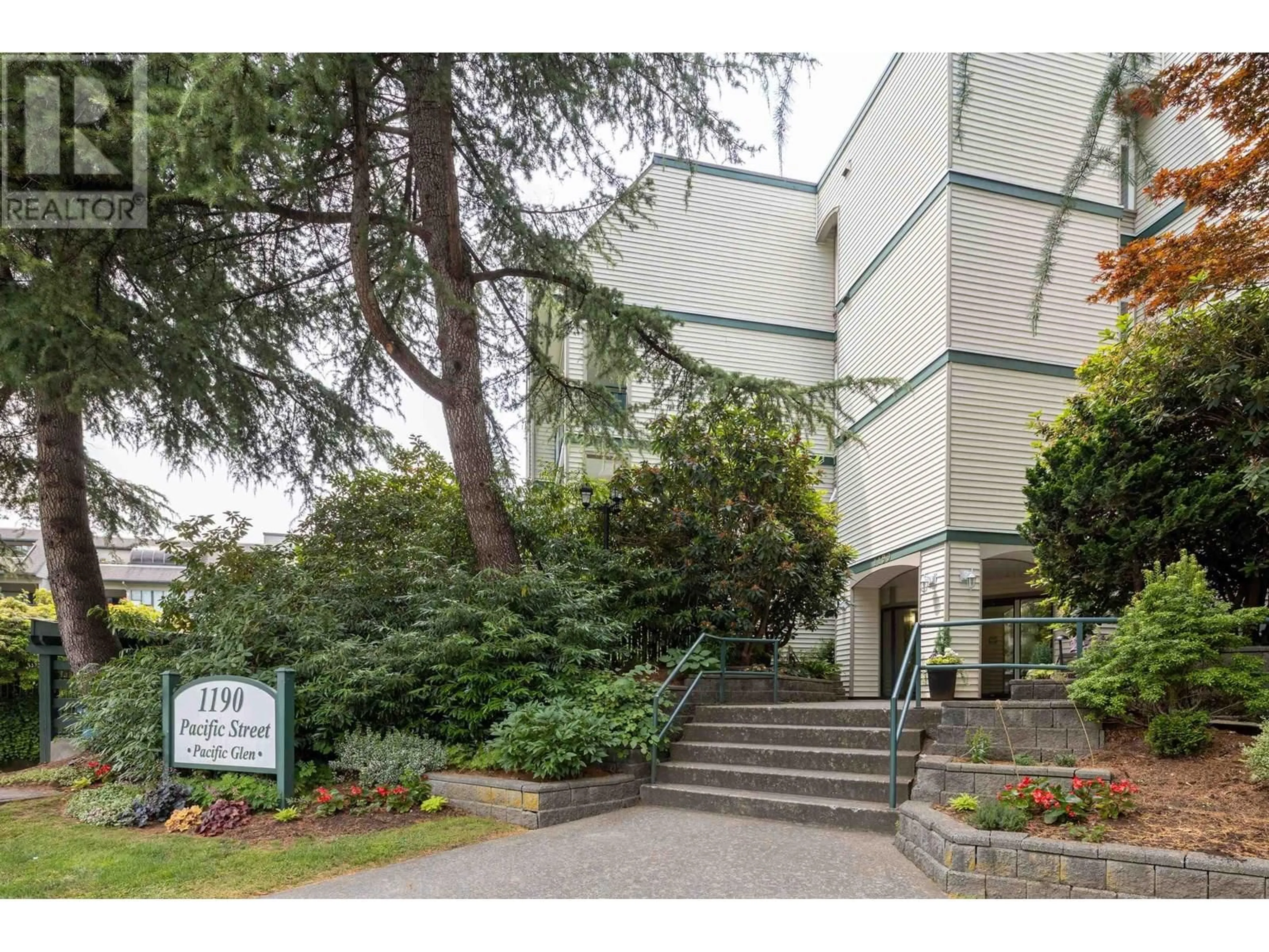 Indoor foyer for 108 - 1190 PACIFIC STREET, Coquitlam British Columbia V3B6Z2