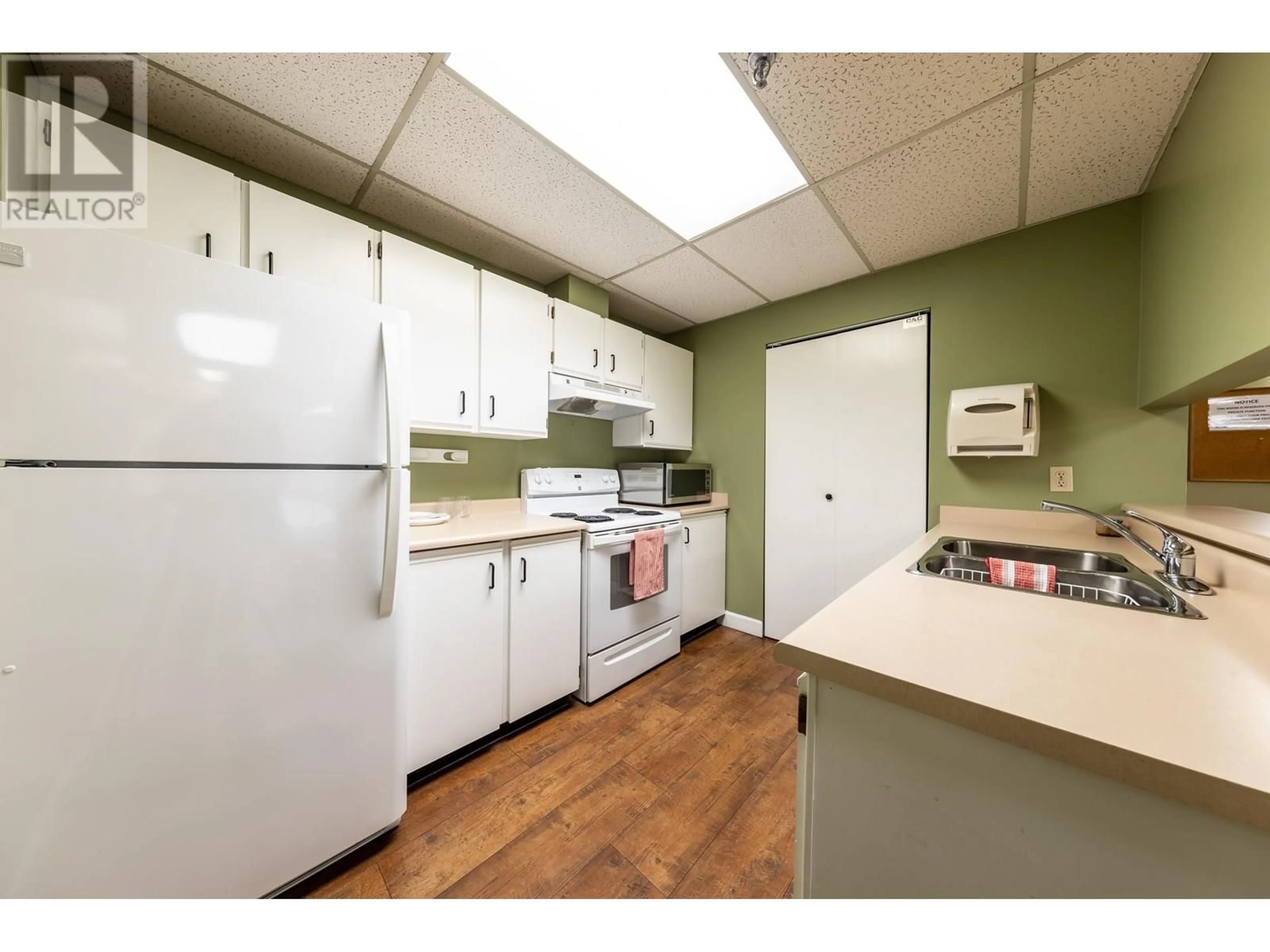 Standard kitchen, unknown for 108 - 1190 PACIFIC STREET, Coquitlam British Columbia V3B6Z2