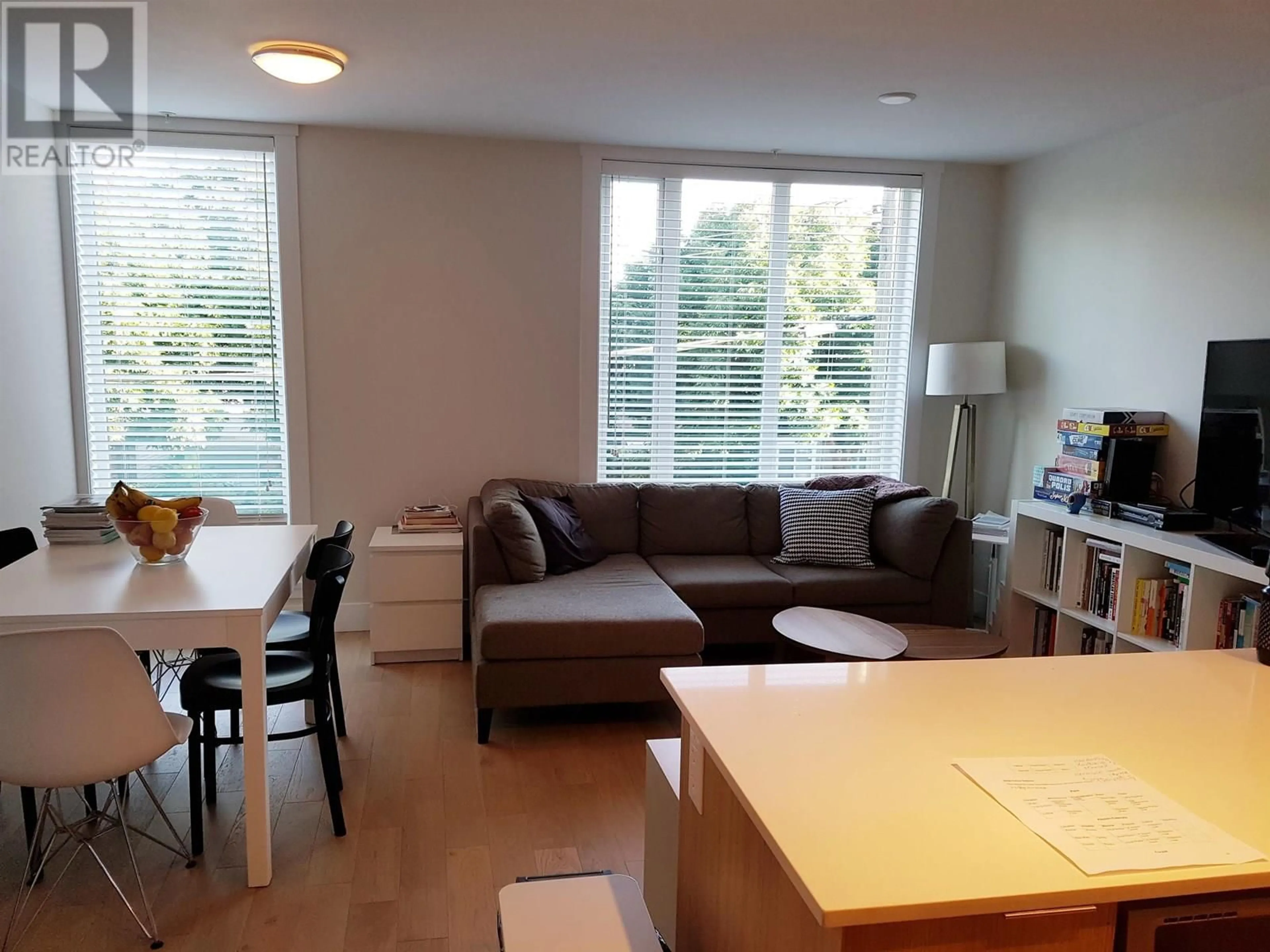 Living room with furniture, unknown for 8 - 531 16TH AVENUE, Vancouver British Columbia V5T2V1