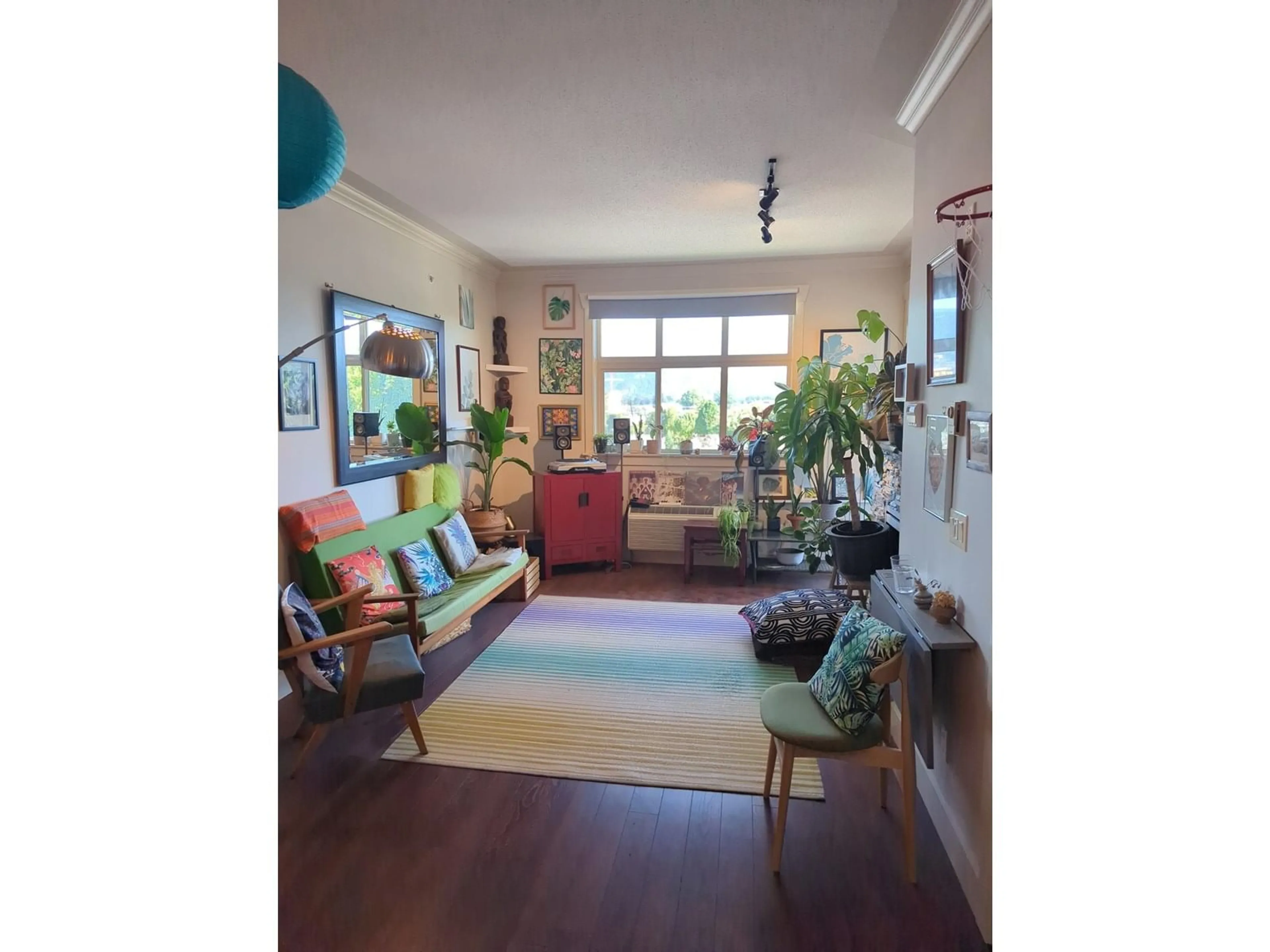 Living room with furniture, unknown for 407 - 45893 CHESTERFIELD AVENUE, Chilliwack British Columbia V2P1M5