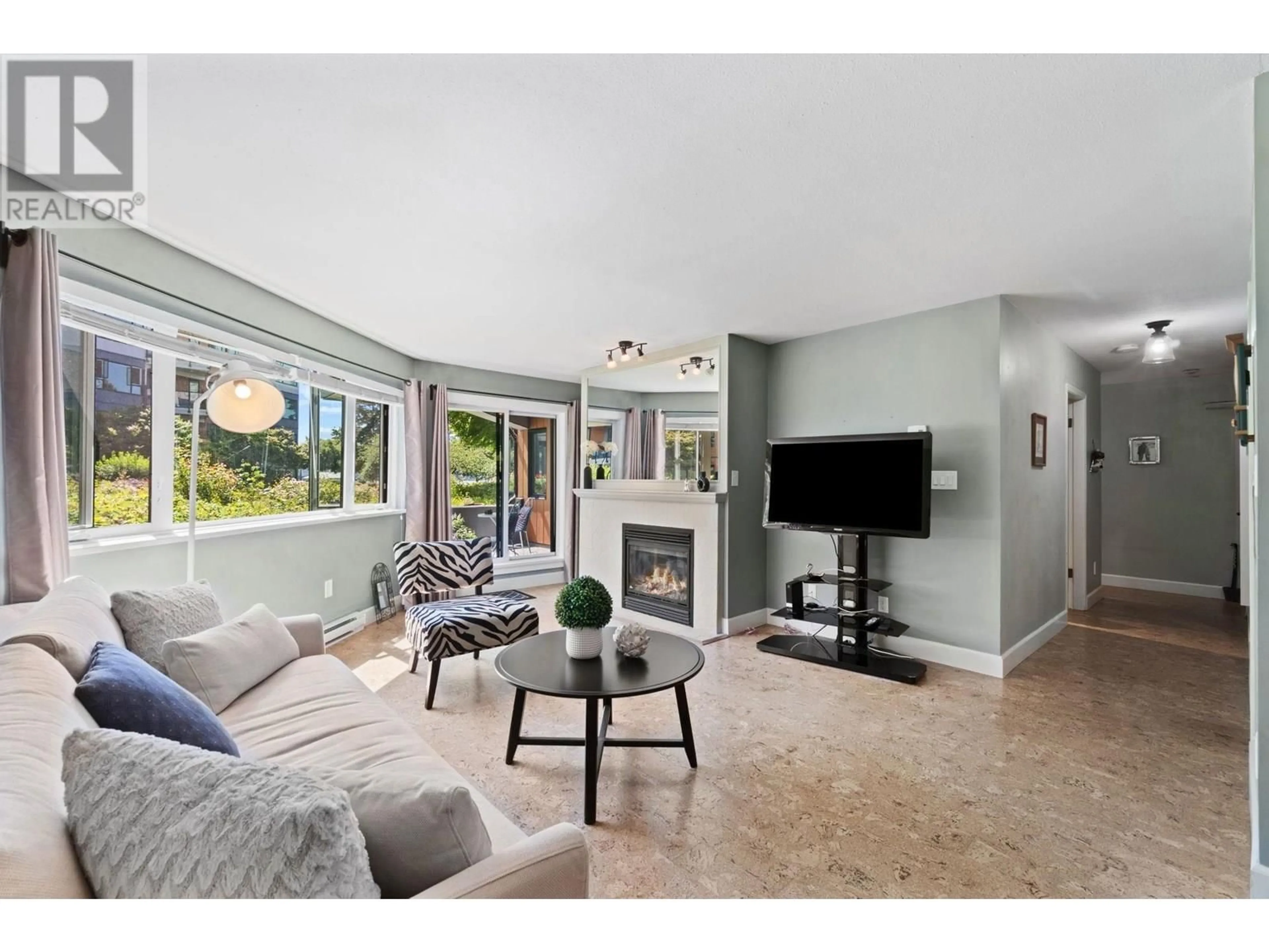 Living room with furniture, ceramic/tile floor for 116 - 1150 QUAYSIDE DRIVE, New Westminster British Columbia V3M6E1