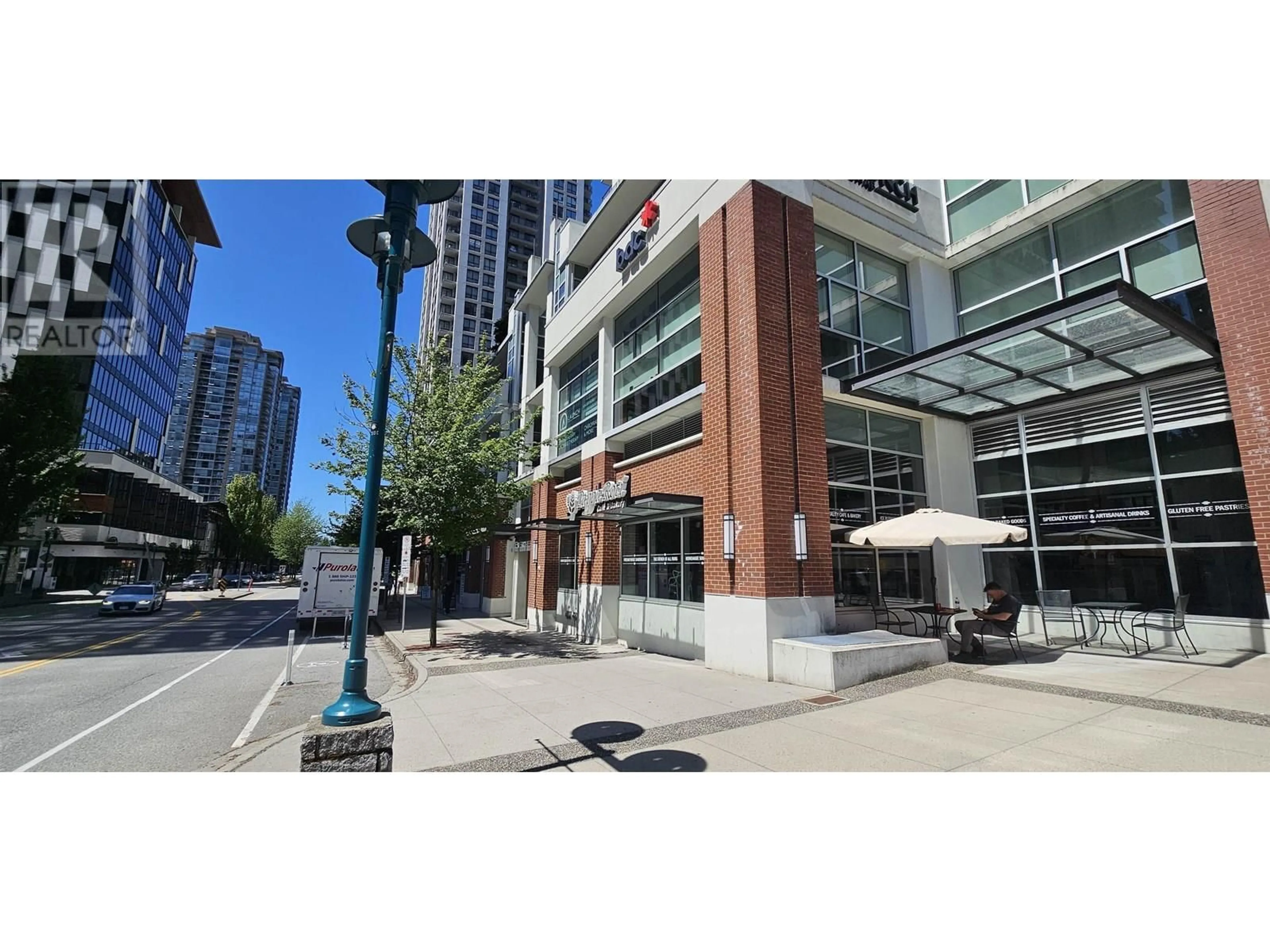 Patio, street for 1701 - 3007 GLEN DRIVE, Coquitlam British Columbia V3B0L8