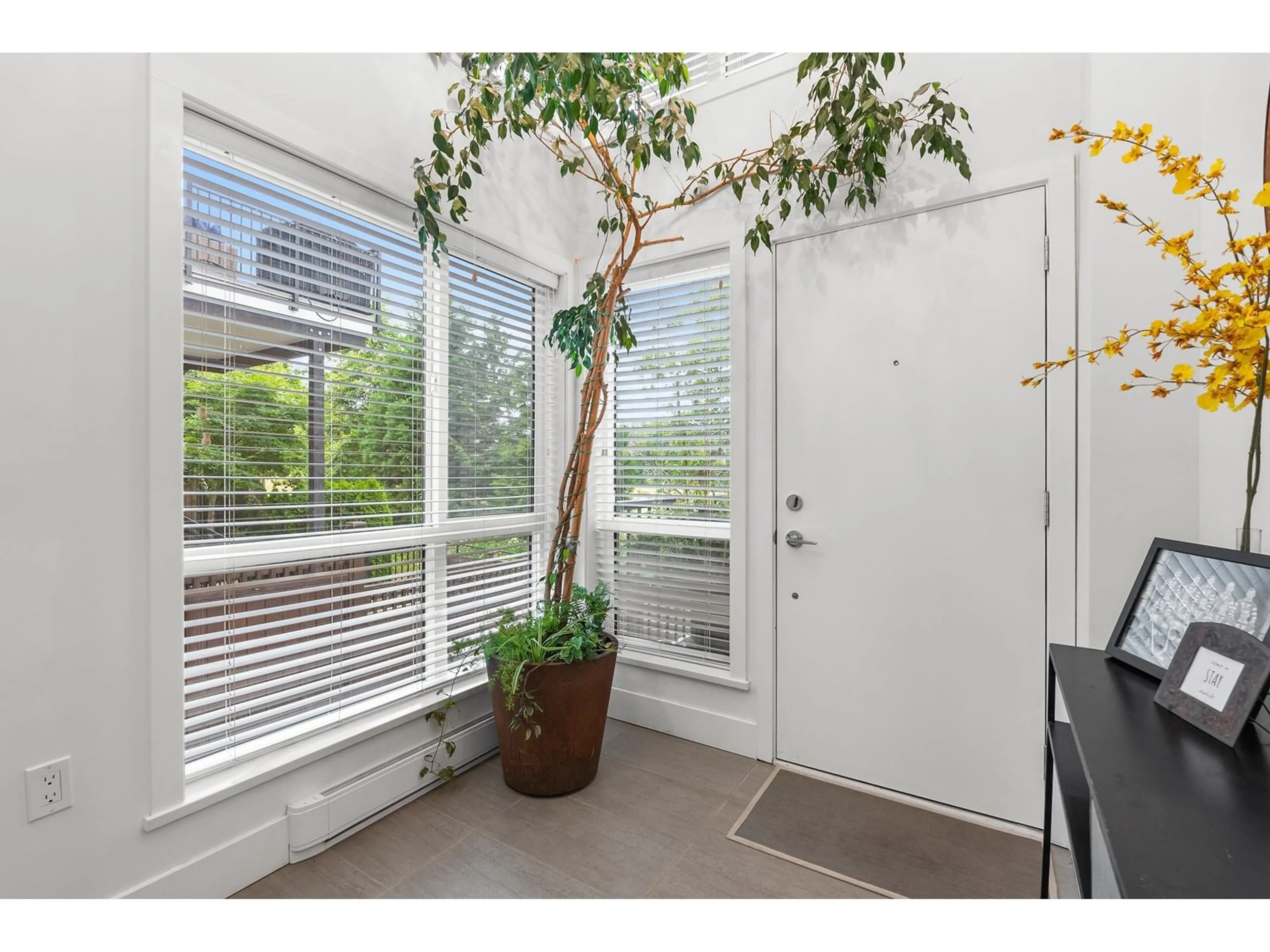 Indoor entryway for 53 - 15775 MOUNTAIN VIEW, Surrey British Columbia V3Z0W7