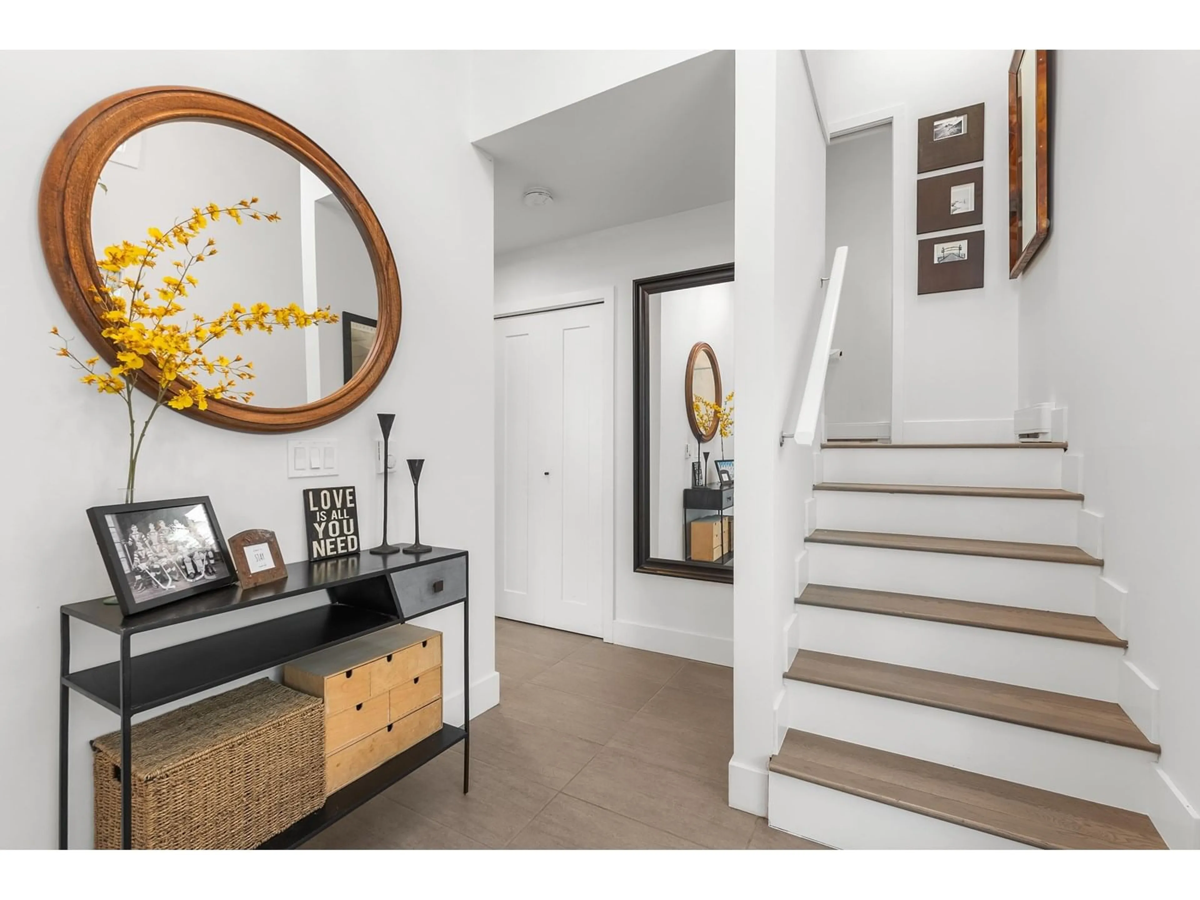 Indoor entryway for 53 - 15775 MOUNTAIN VIEW, Surrey British Columbia V3Z0W7
