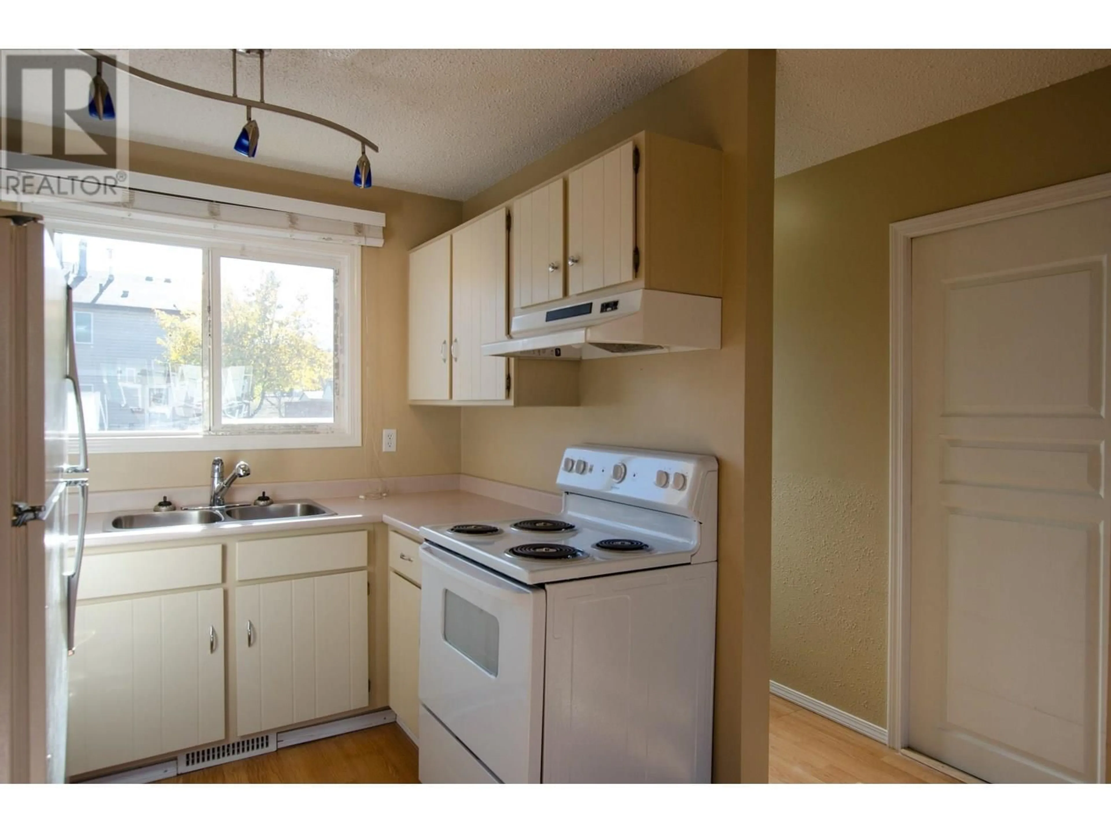 Standard kitchen, unknown for 223 - 4344 JACKPINE AVENUE, Prince George British Columbia V2M6G5