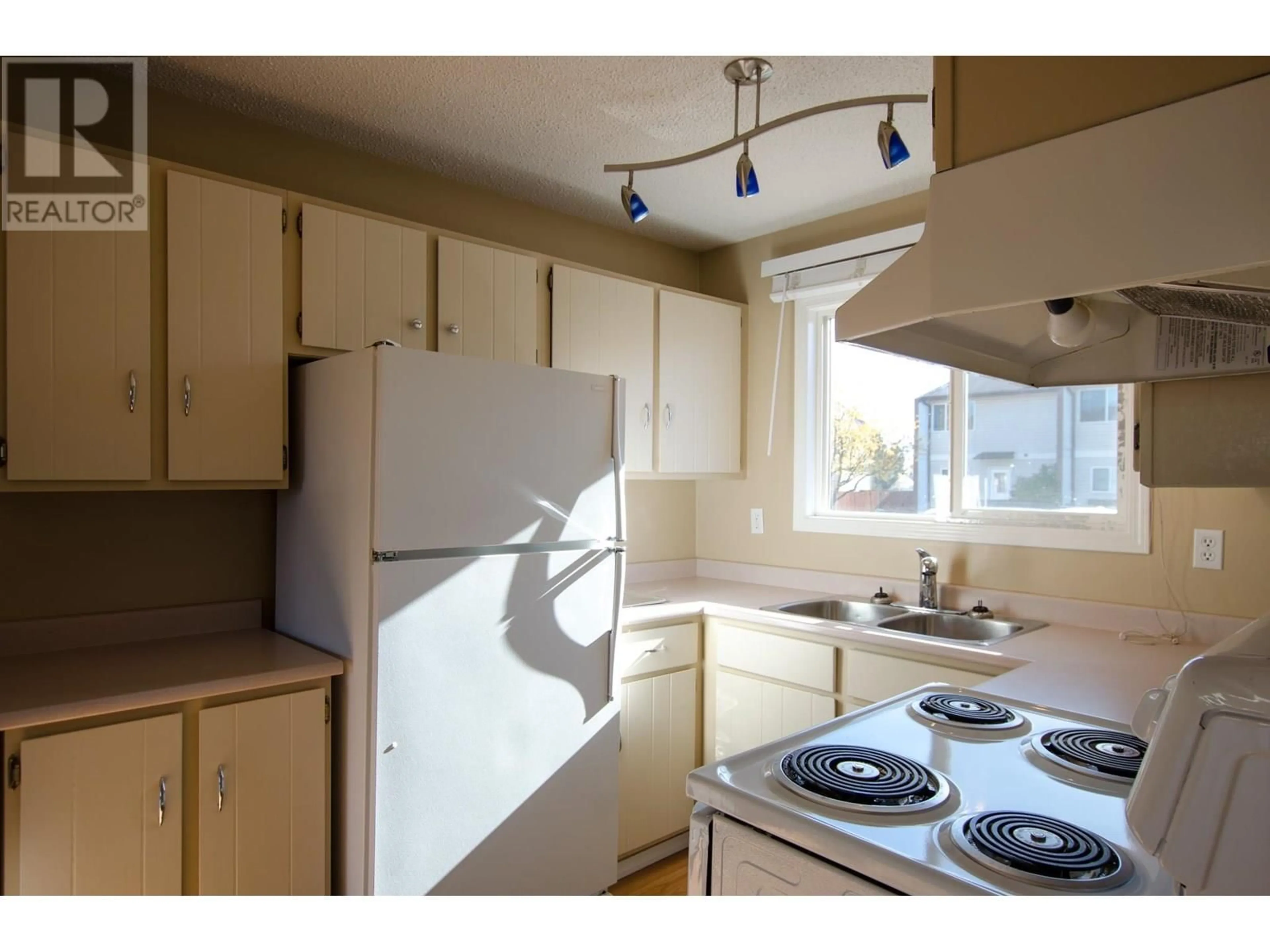 Standard kitchen, unknown for 223 - 4344 JACKPINE AVENUE, Prince George British Columbia V2M6G5