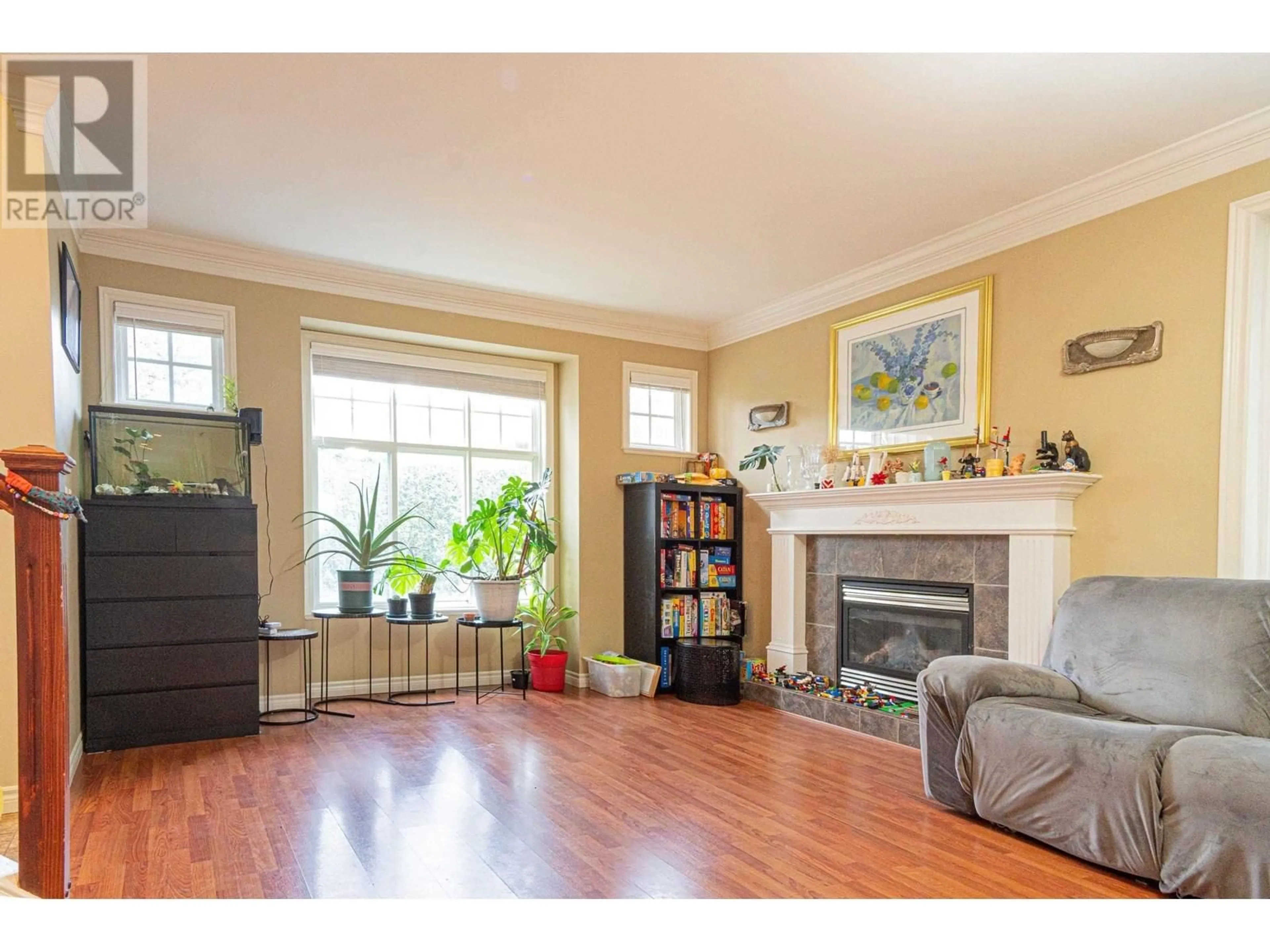 Living room with furniture, wood/laminate floor for 7631 FRANCIS ROAD, Richmond British Columbia V6Y1A3