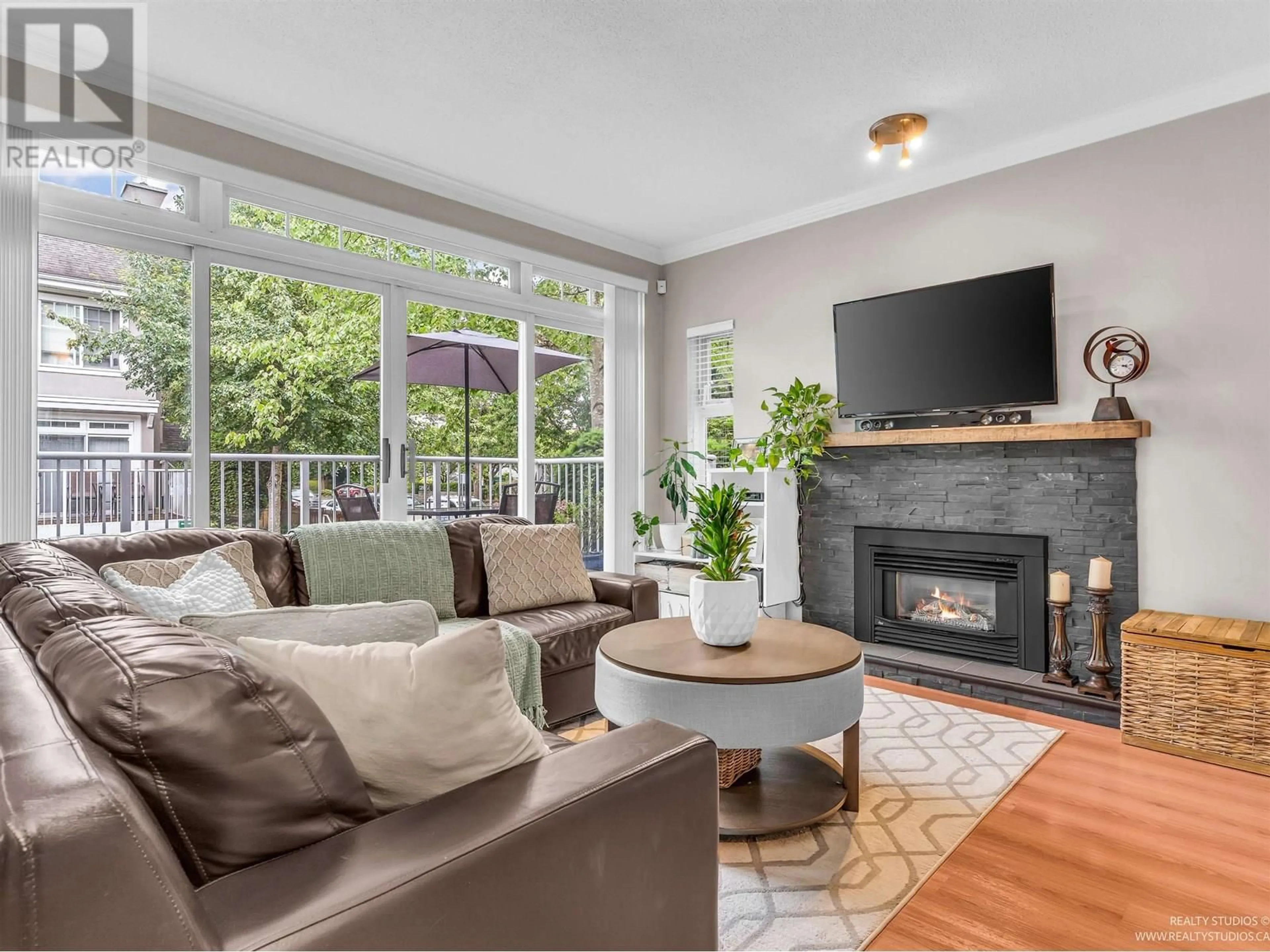 Living room with furniture, unknown for 95 - 2422 HAWTHORNE AVENUE, Port Coquitlam British Columbia V3C6K7