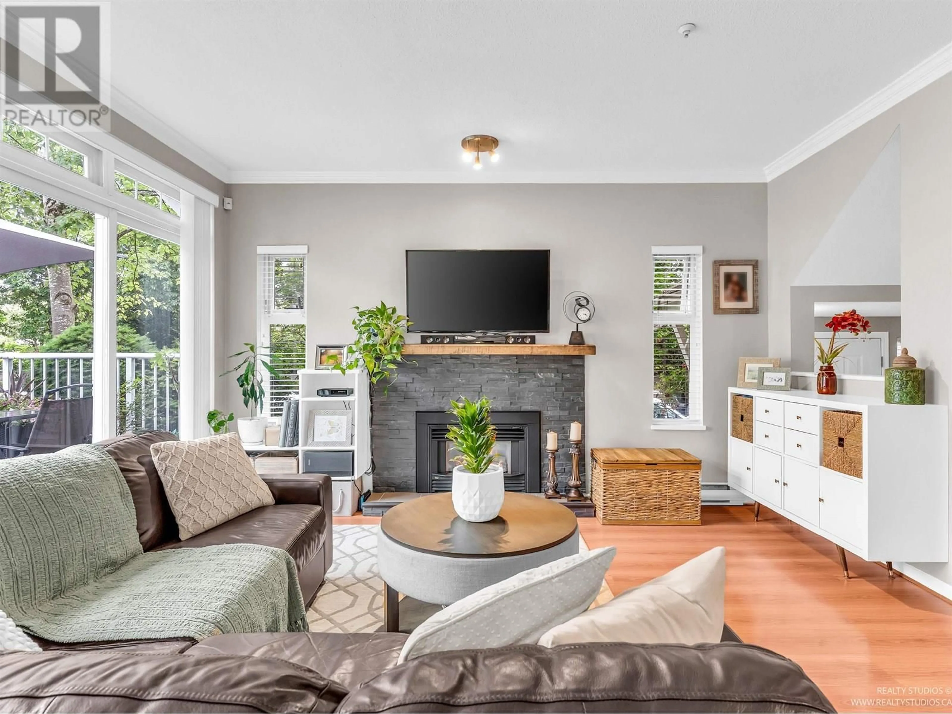 Living room with furniture, unknown for 95 - 2422 HAWTHORNE AVENUE, Port Coquitlam British Columbia V3C6K7