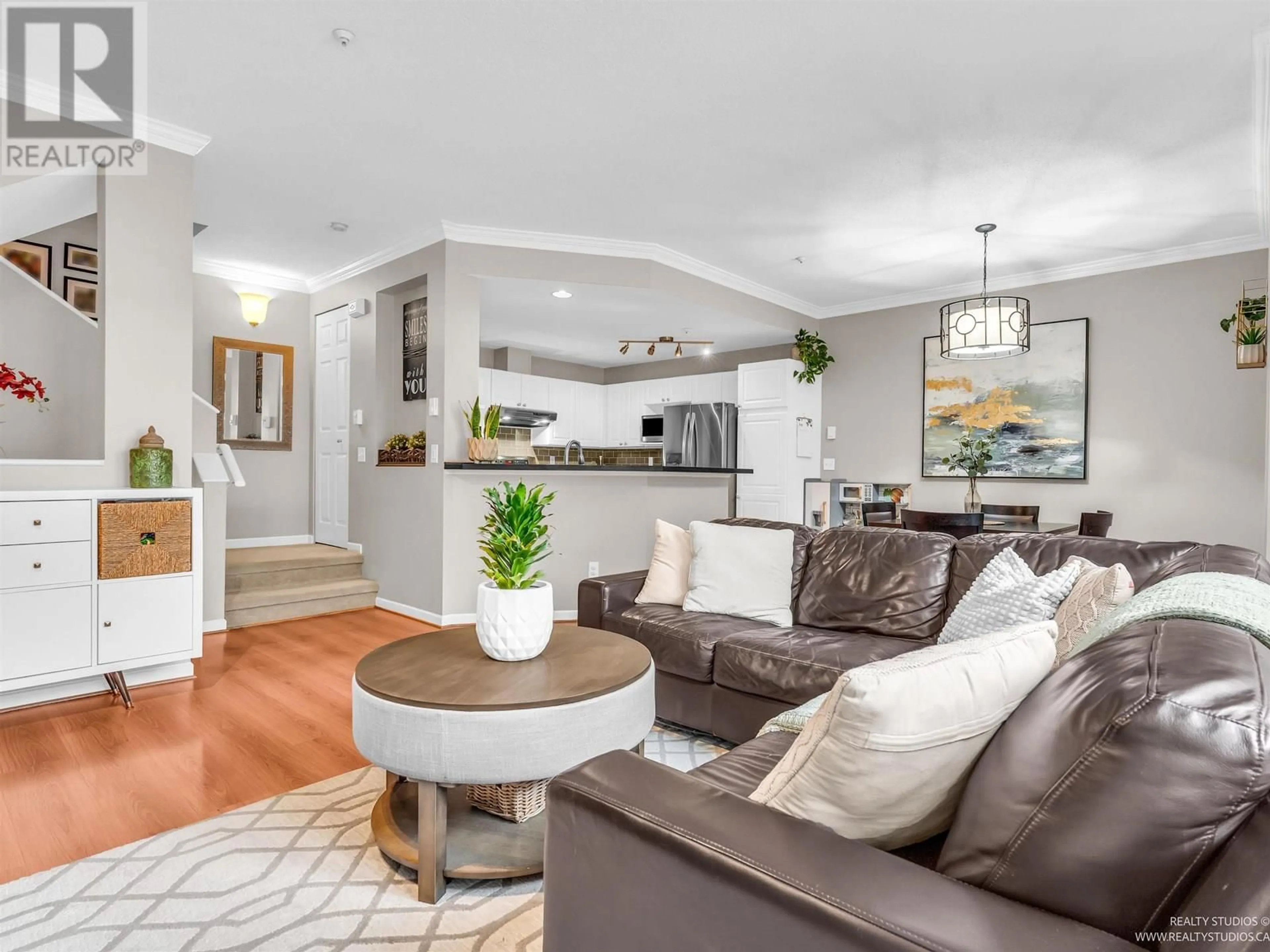 Living room with furniture, unknown for 95 - 2422 HAWTHORNE AVENUE, Port Coquitlam British Columbia V3C6K7