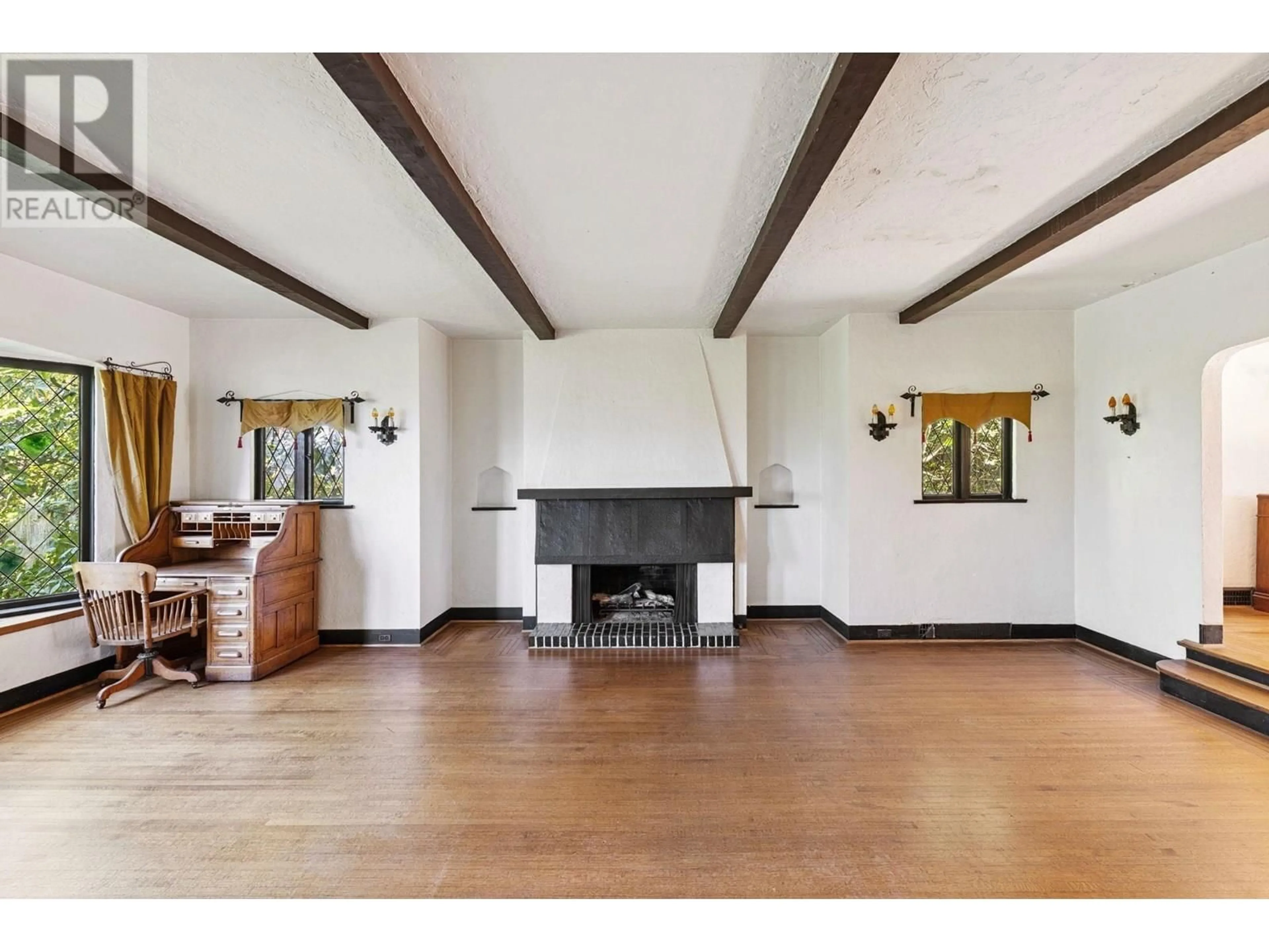 Indoor foyer for 2806 KING EDWARD AVENUE, Vancouver British Columbia V6L1T9