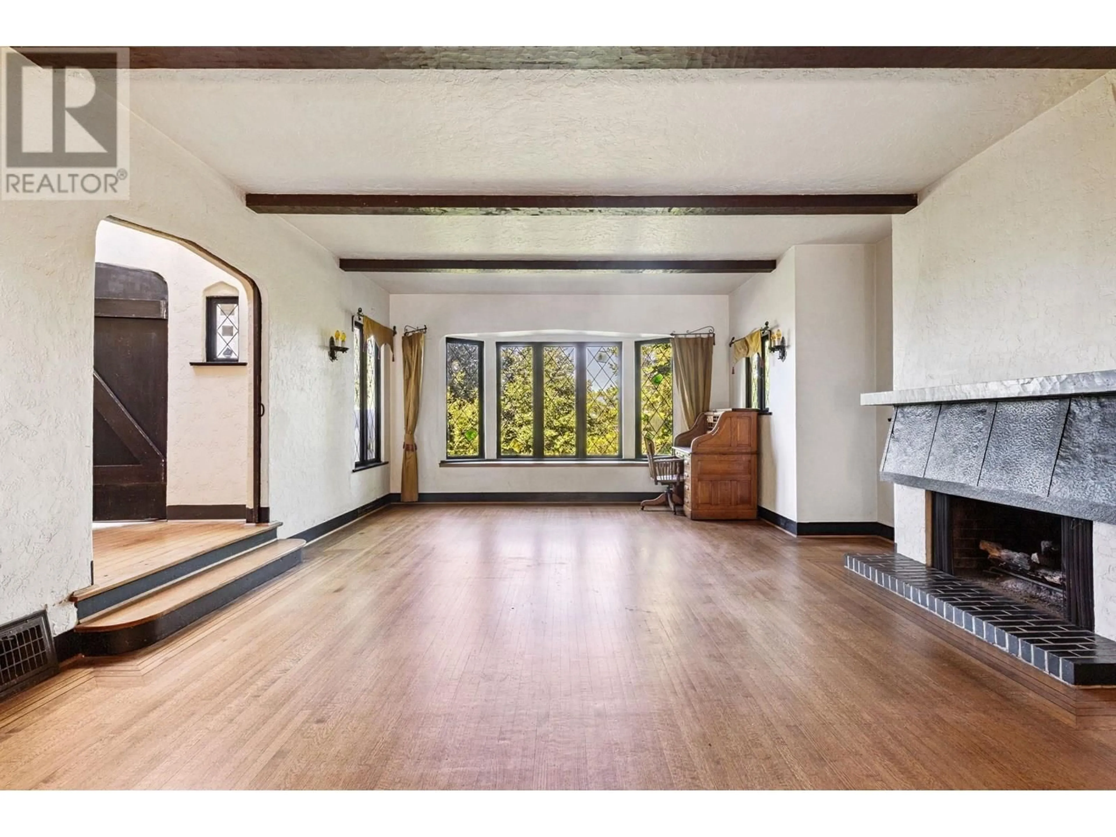 Indoor foyer for 2806 KING EDWARD AVENUE, Vancouver British Columbia V6L1T9