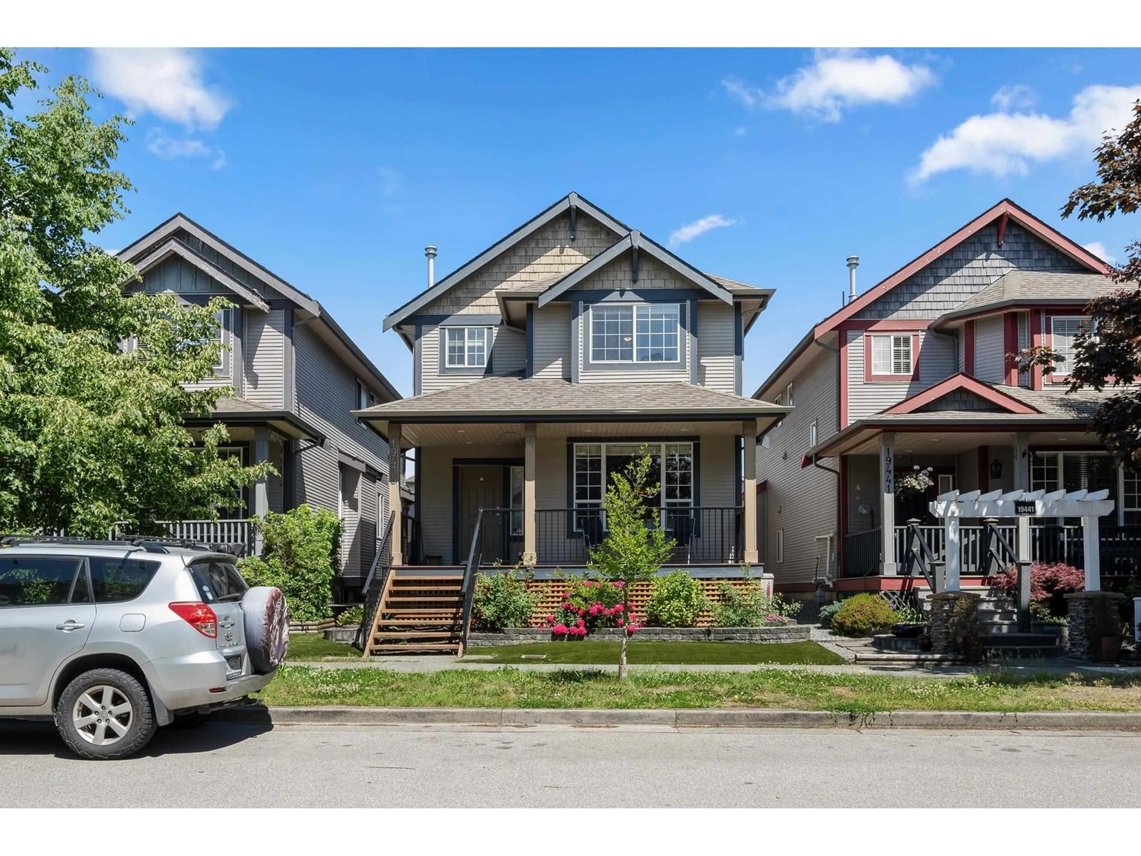 Home with vinyl exterior material, street for 19439 66, Surrey British Columbia V4N0C3