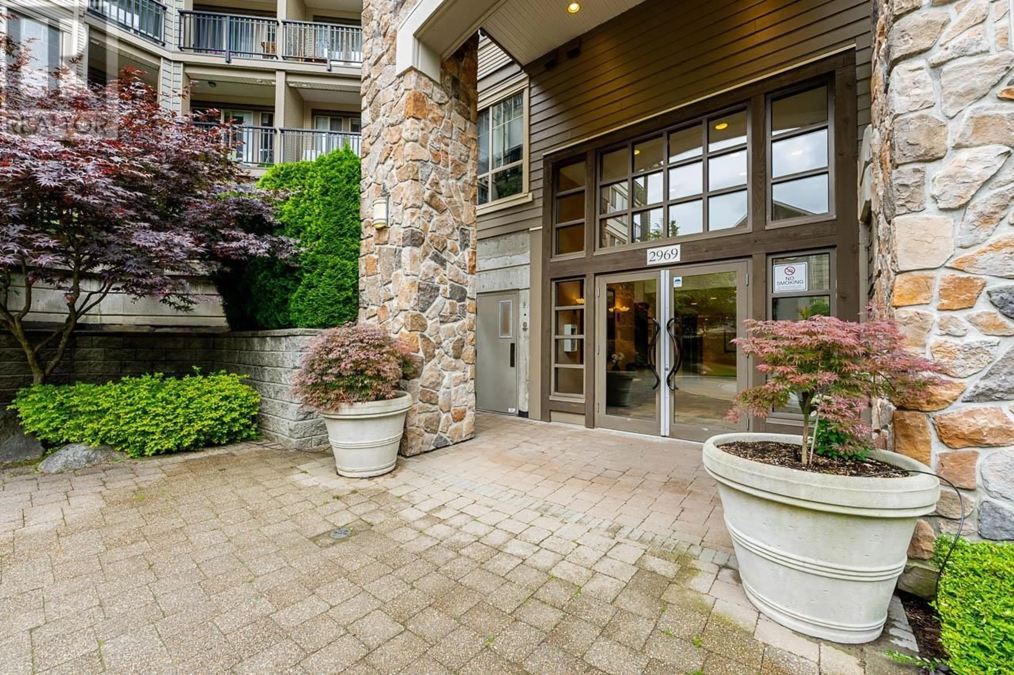 Indoor foyer for 414 - 2969 WHISPER WAY, Coquitlam British Columbia V3E3S8