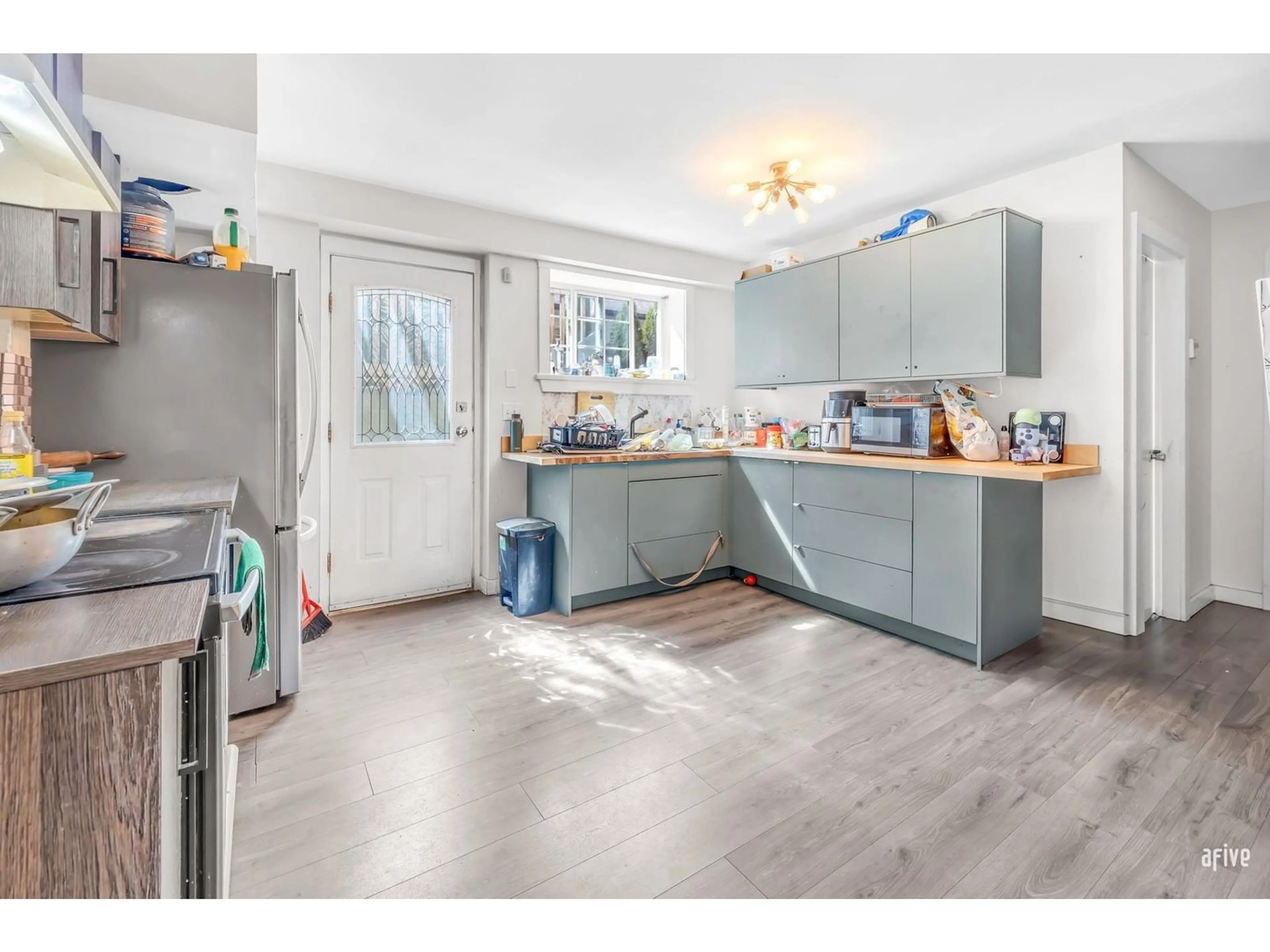 Open concept kitchen, unknown for 13596 60, Surrey British Columbia V3X2M6