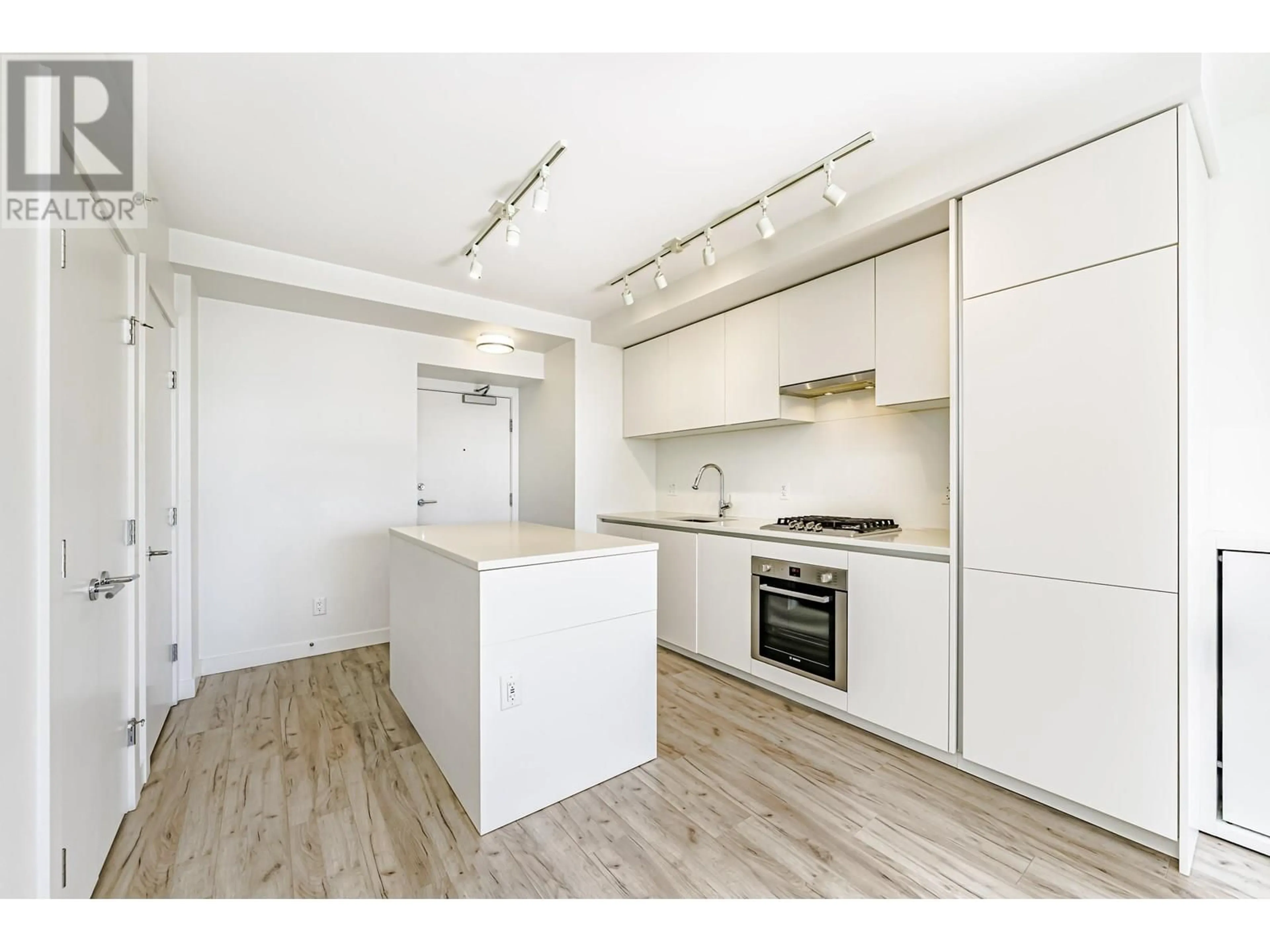 Standard kitchen, unknown for 1906 - 652 WHITING WAY, Coquitlam British Columbia V3J0K3