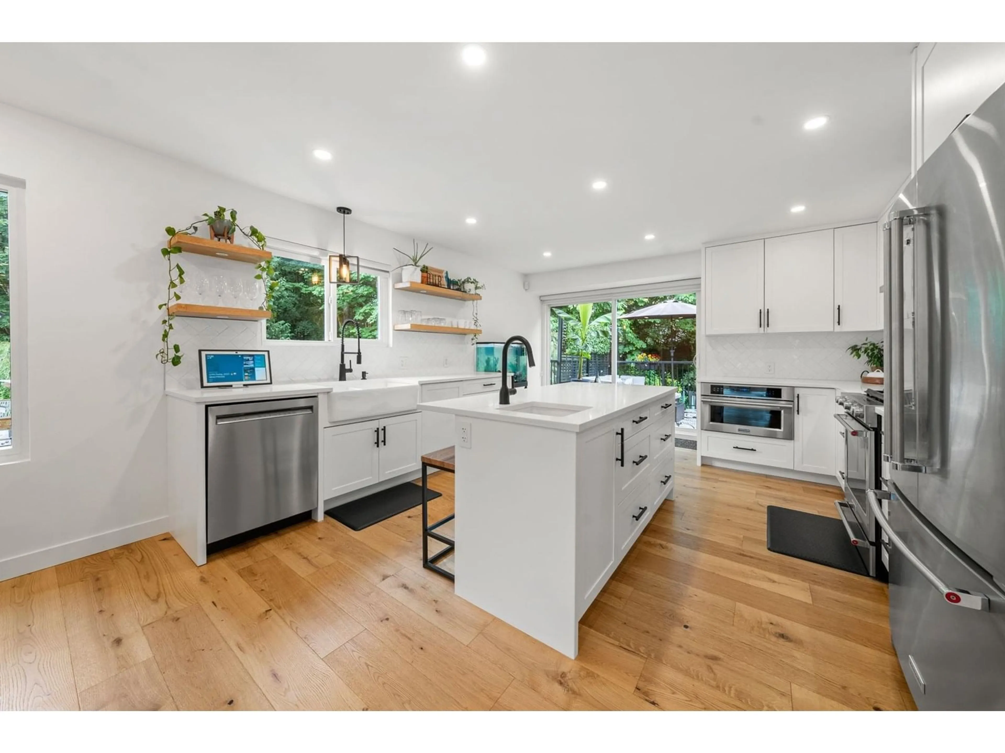 Open concept kitchen, unknown for 19610 50A, Langley British Columbia V3A7L2