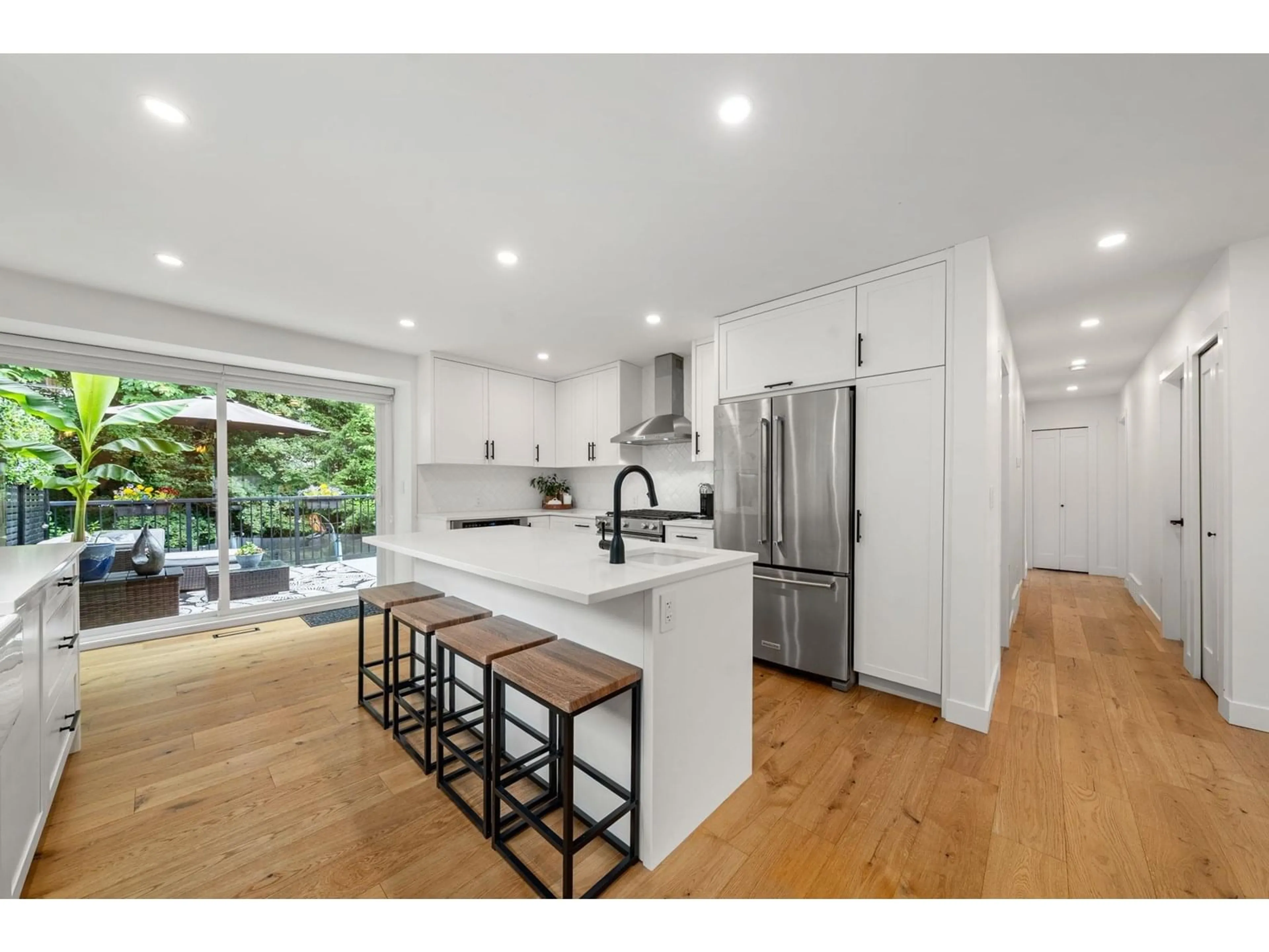 Open concept kitchen, unknown for 19610 50A, Langley British Columbia V3A7L2