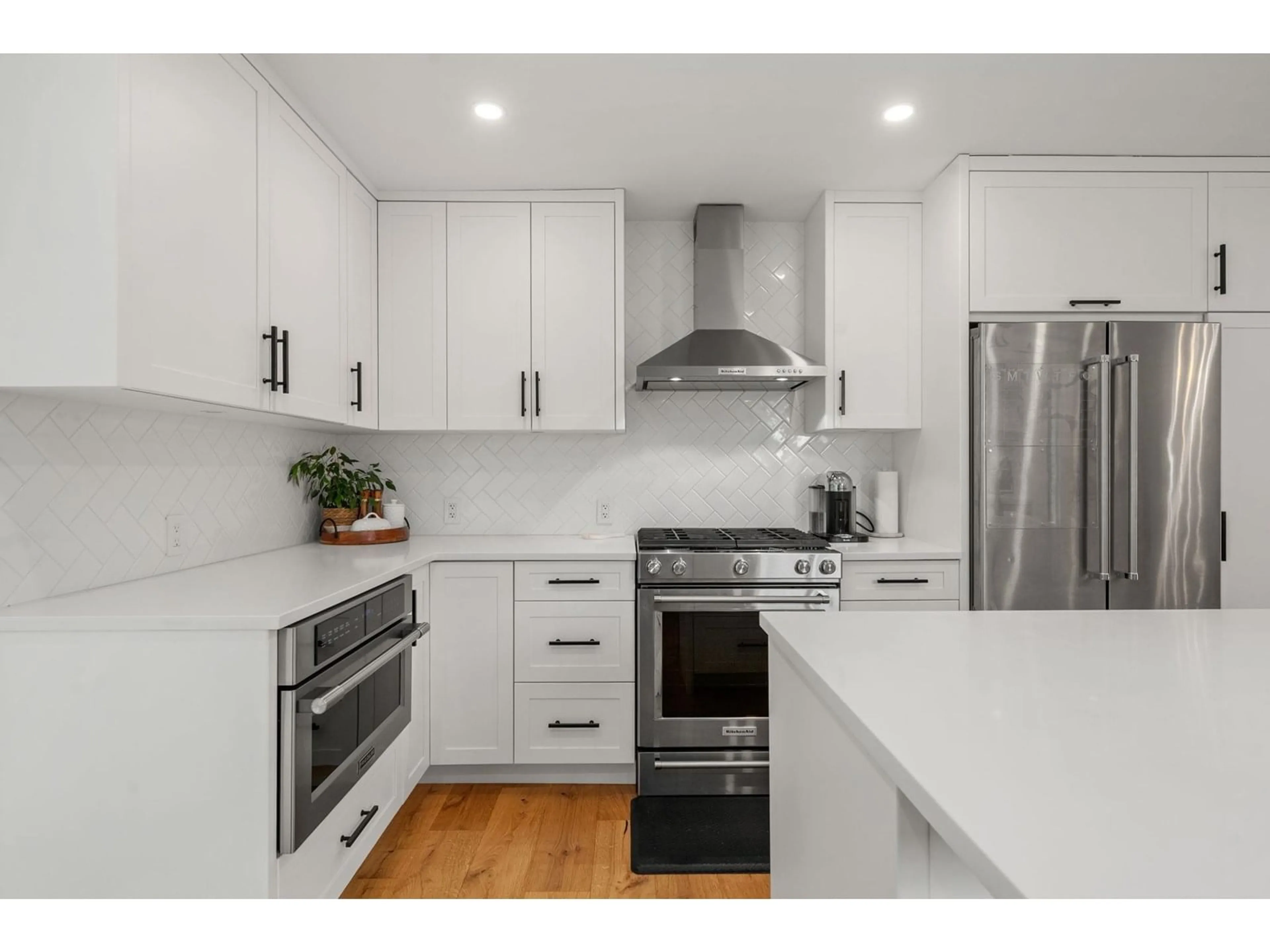 Contemporary kitchen, unknown for 19610 50A, Langley British Columbia V3A7L2