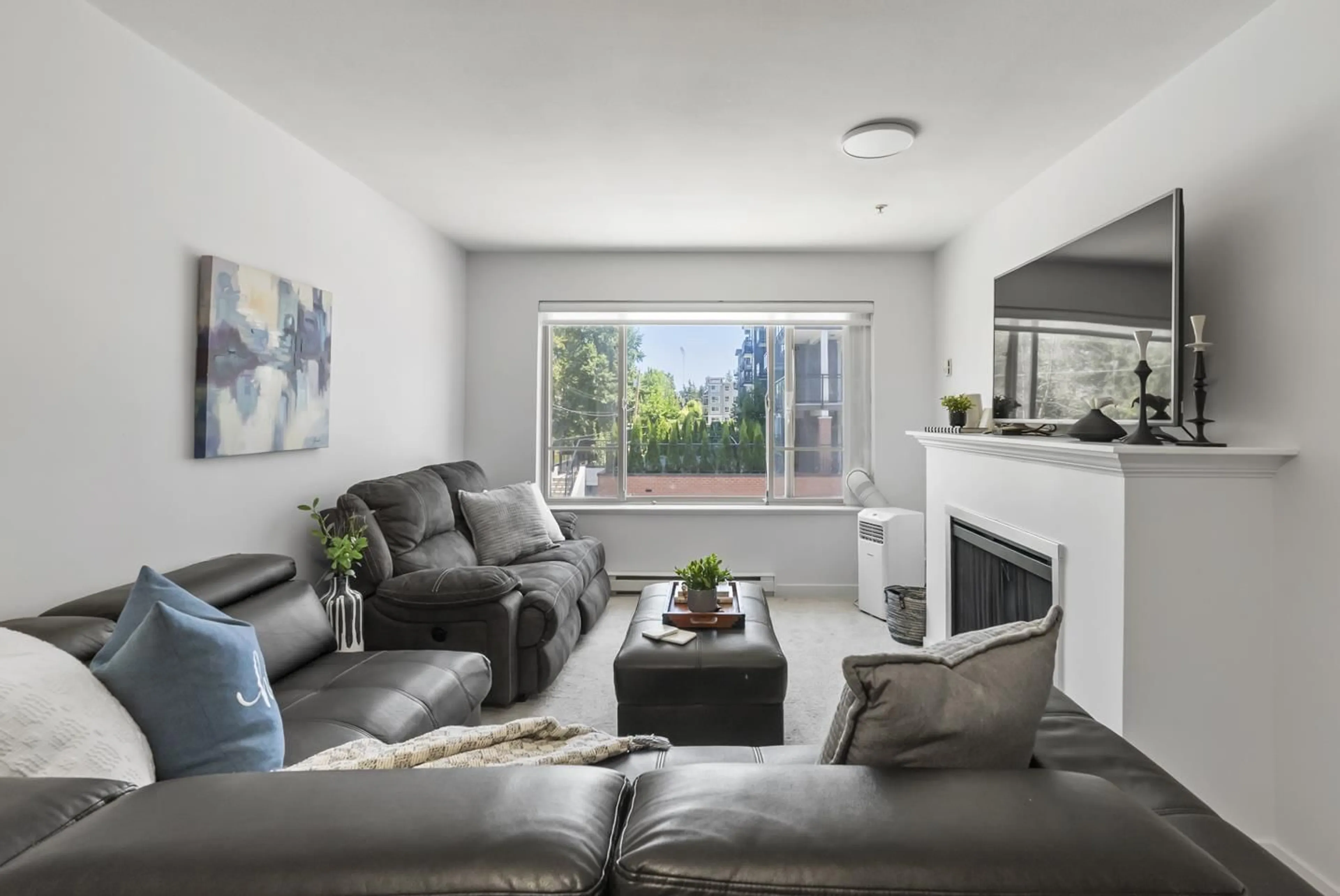 Living room with furniture, unknown for 20 - 5388 201A, Langley British Columbia V3A1S6