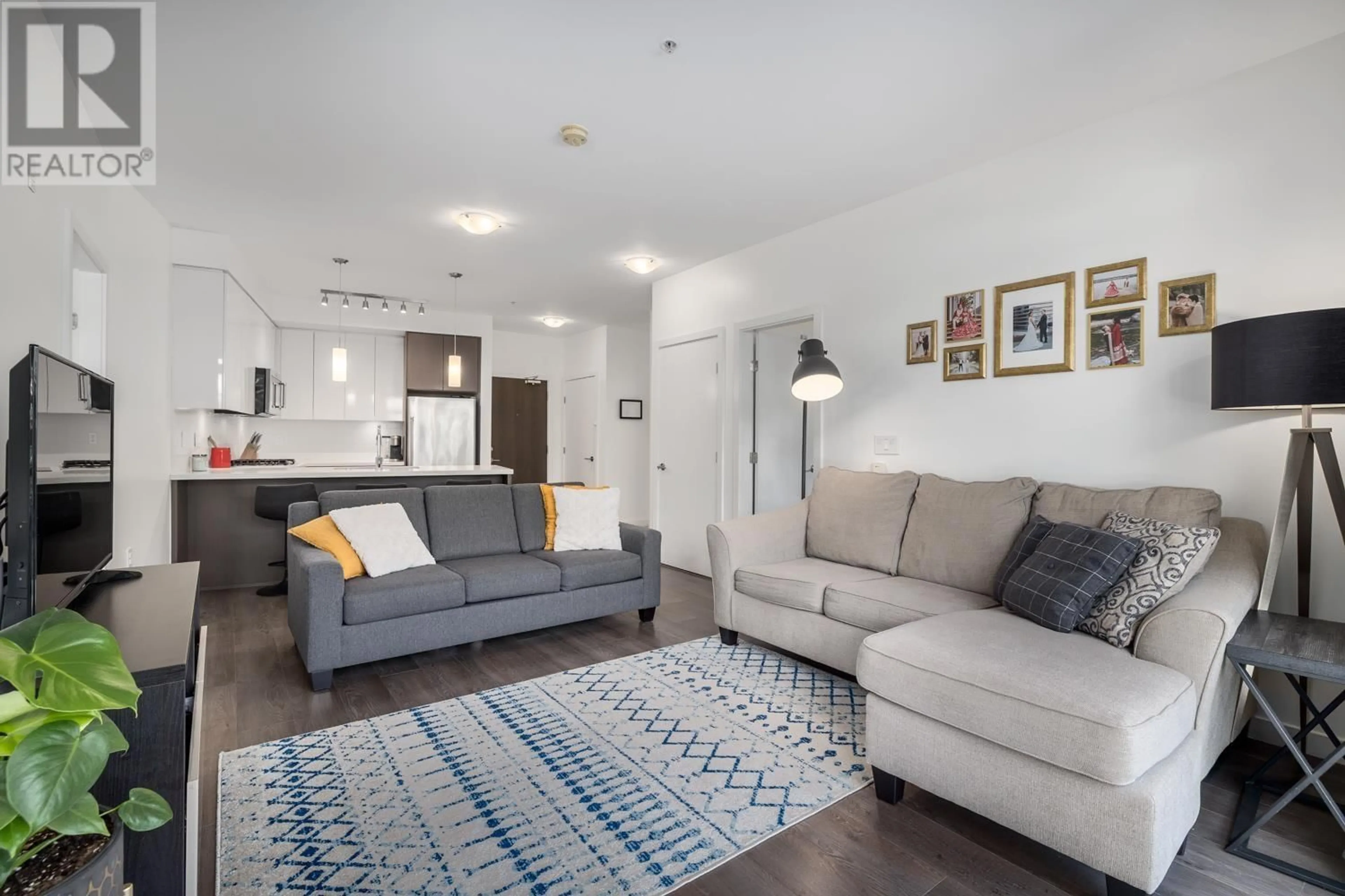 Living room with furniture, unknown for 217 - 22 ROYAL AVENUE, New Westminster British Columbia V3L0H1
