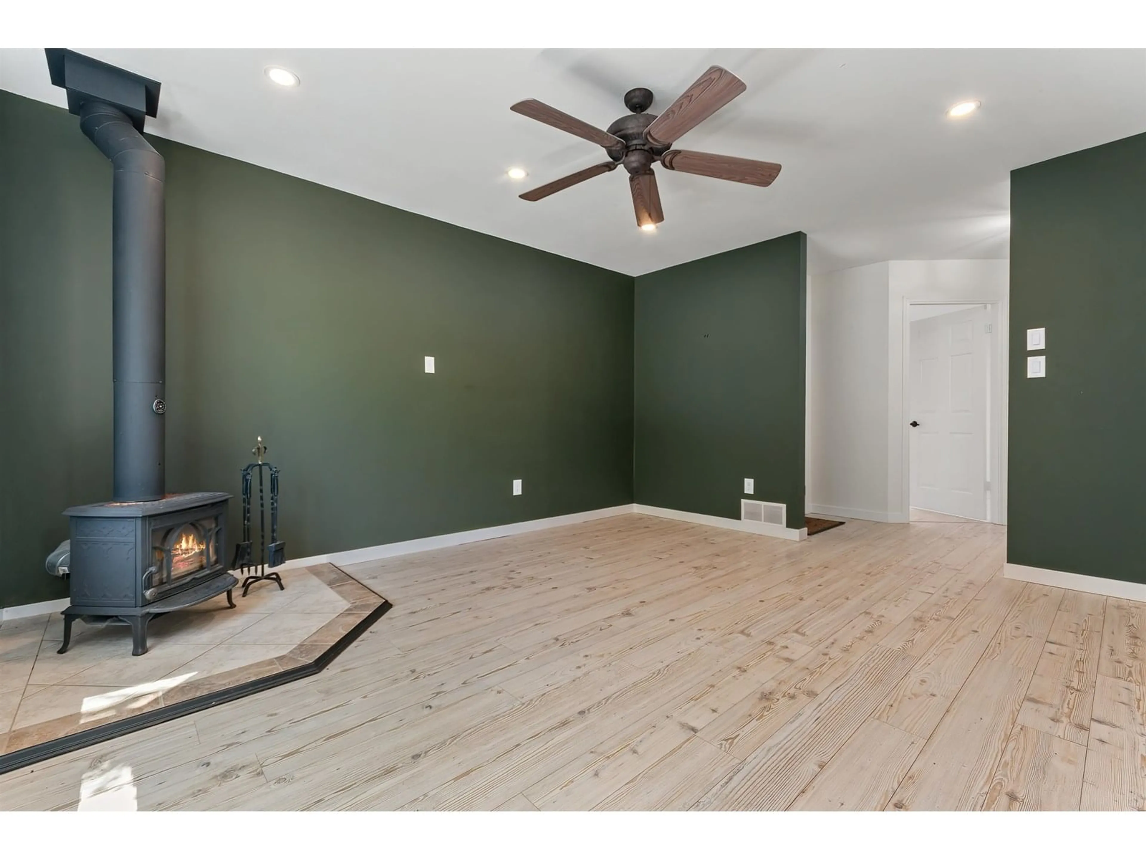 A pic of a room for 563 DOUGLAS STREET, Hope British Columbia V0X1L0