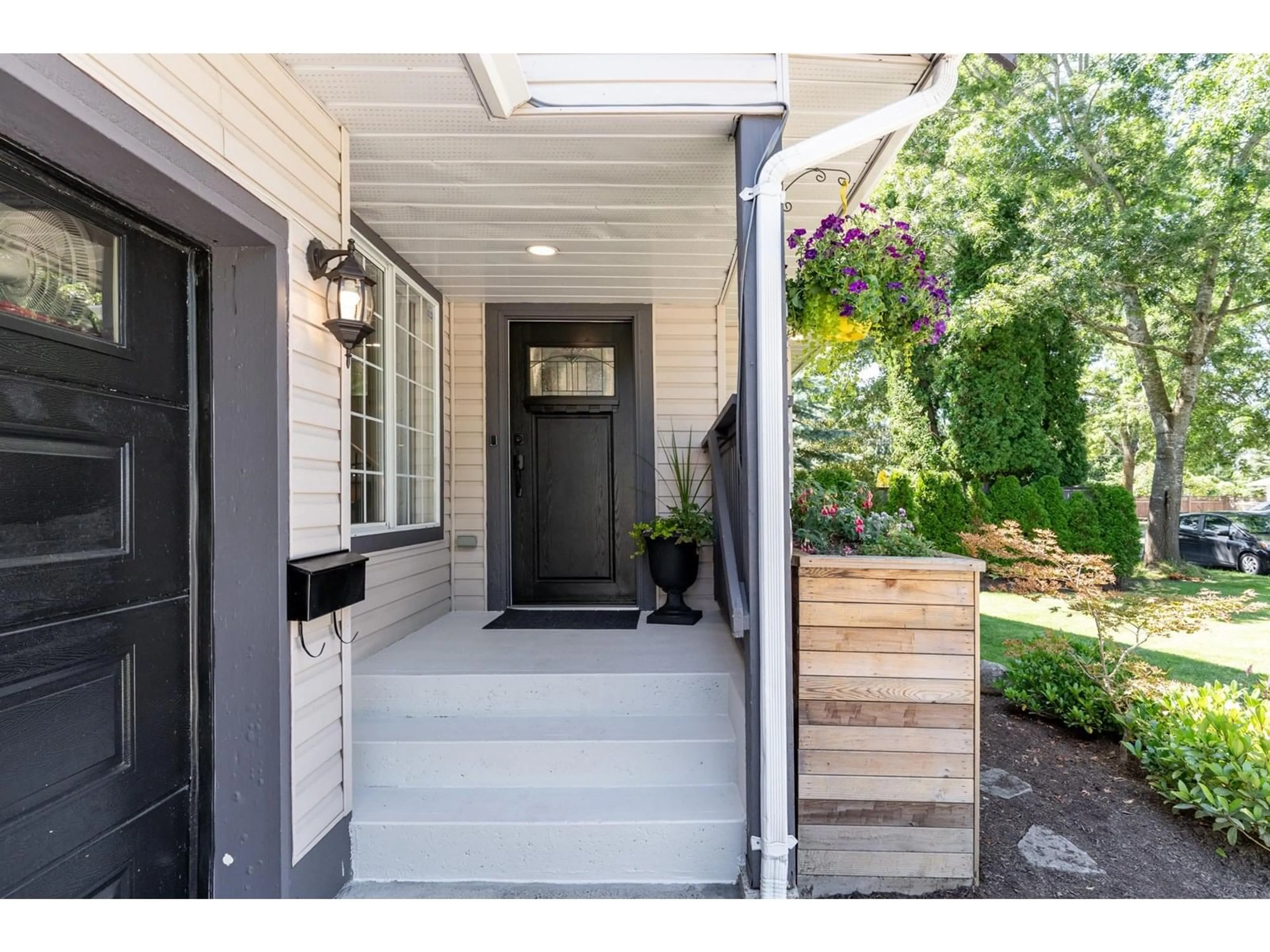 Indoor entryway for 21626 50B, Langley British Columbia V3A8W8