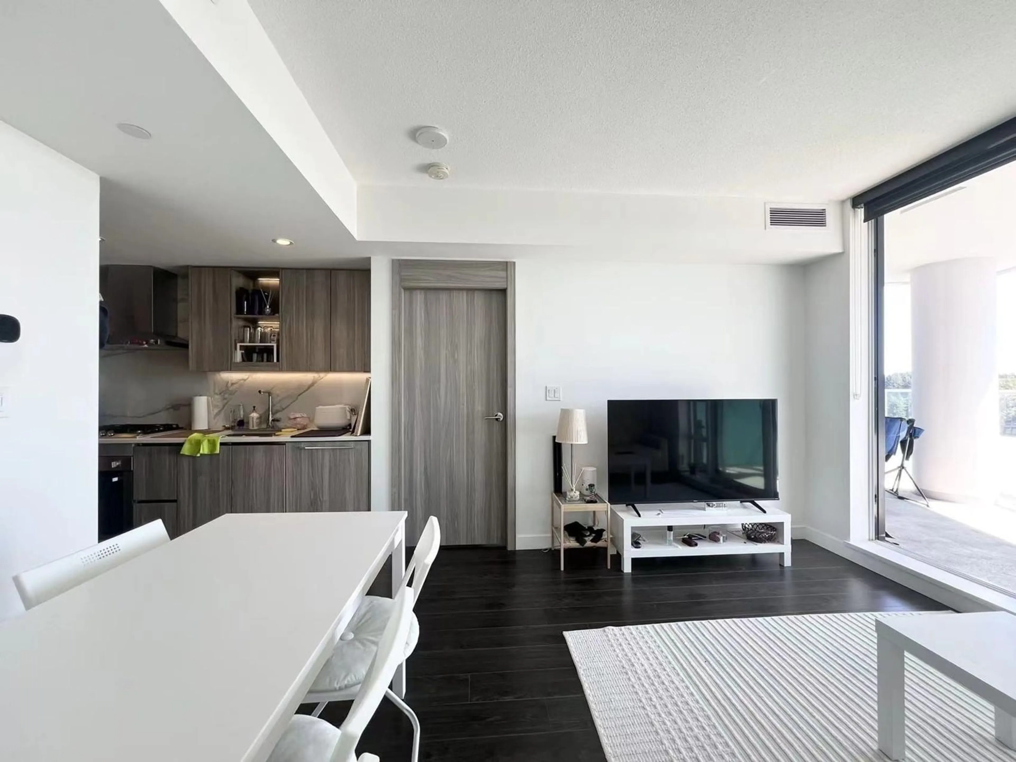 Open concept kitchen, unknown for 1808 - 9887 WHALLEY, Surrey British Columbia V3T0P4