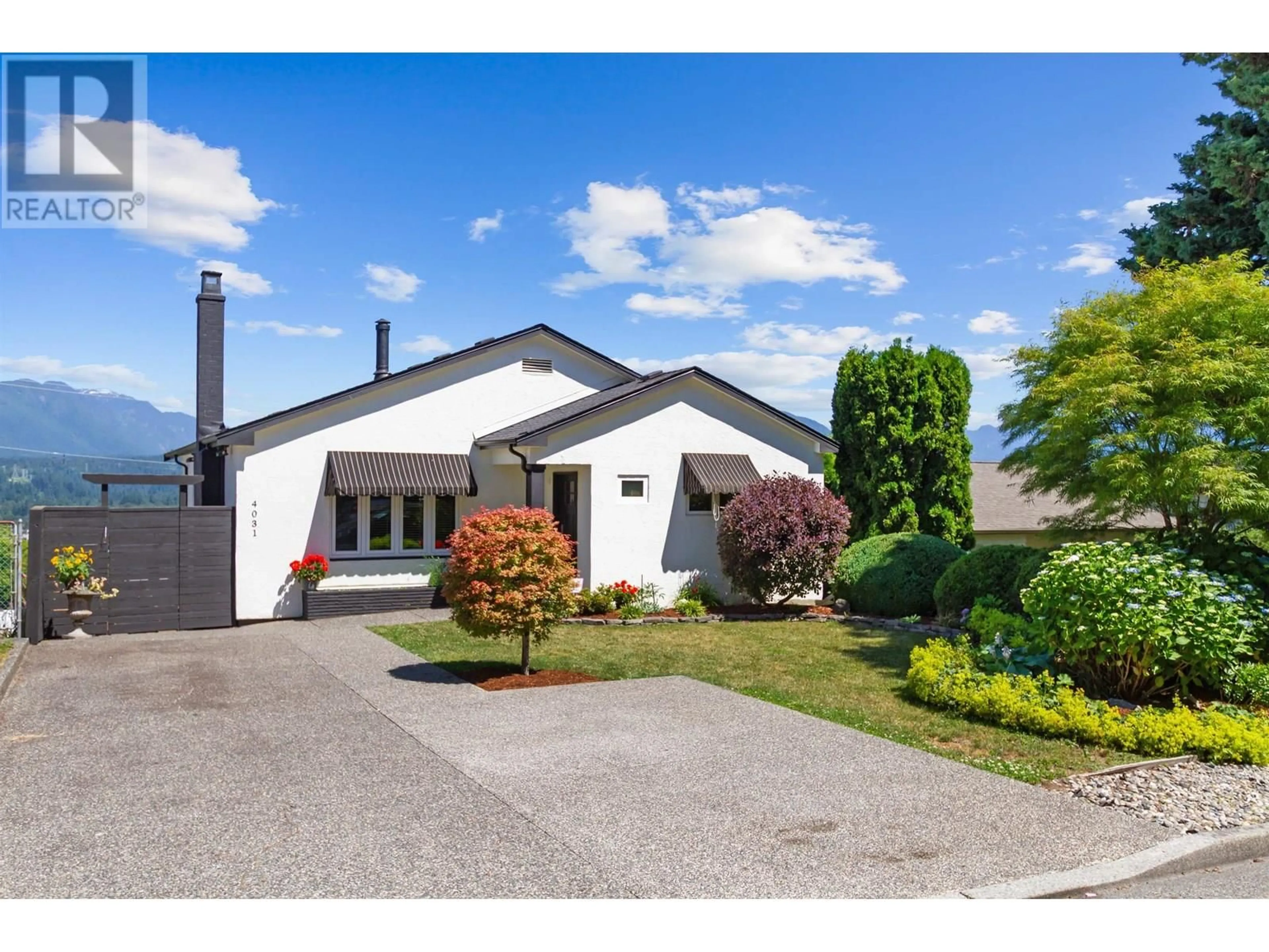 A pic from outside/outdoor area/front of a property/back of a property/a pic from drone, street for 4031 TRINITY STREET, Burnaby British Columbia V5C1N7