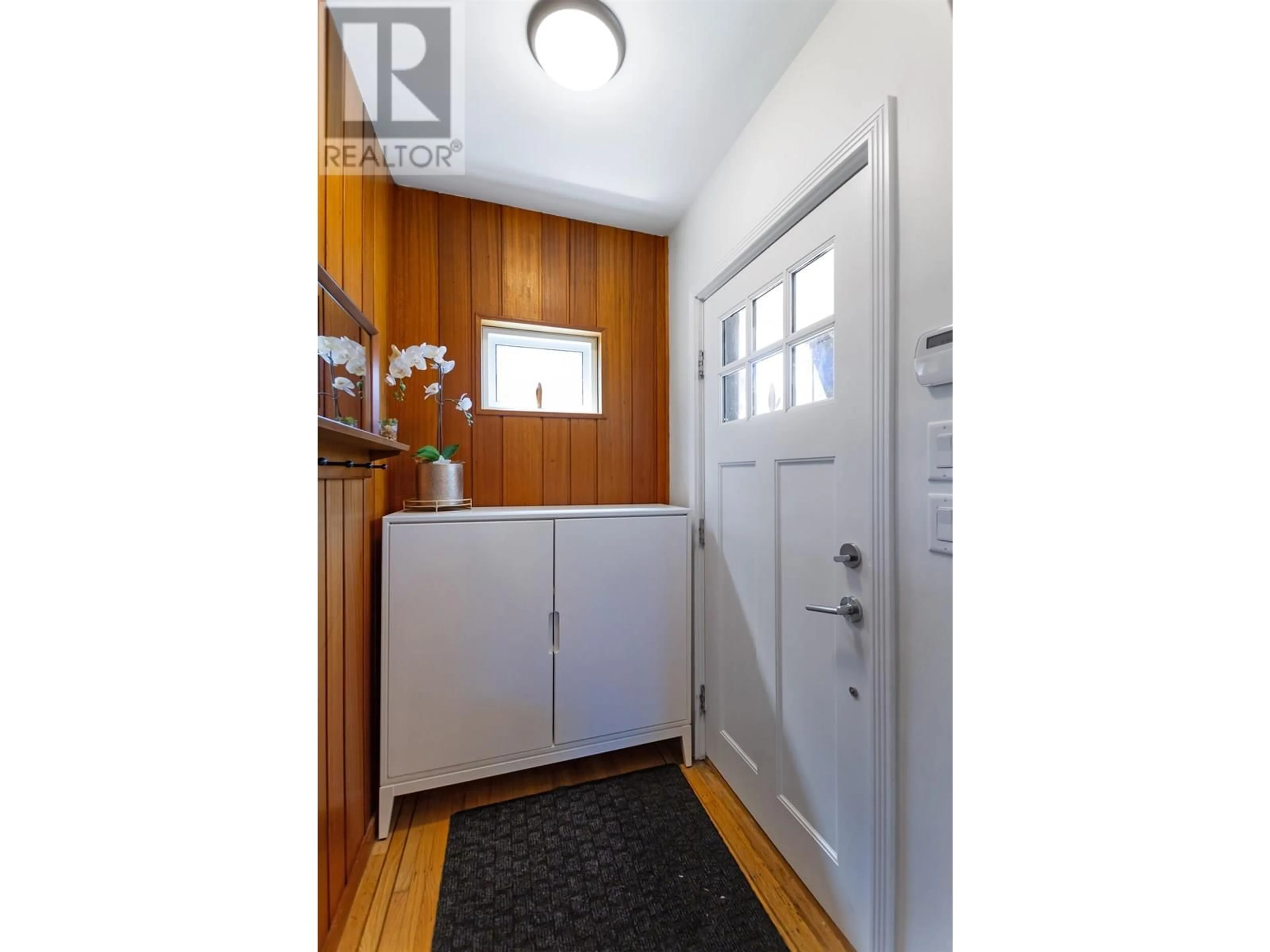 Indoor entryway for 4031 TRINITY STREET, Burnaby British Columbia V5C1N7