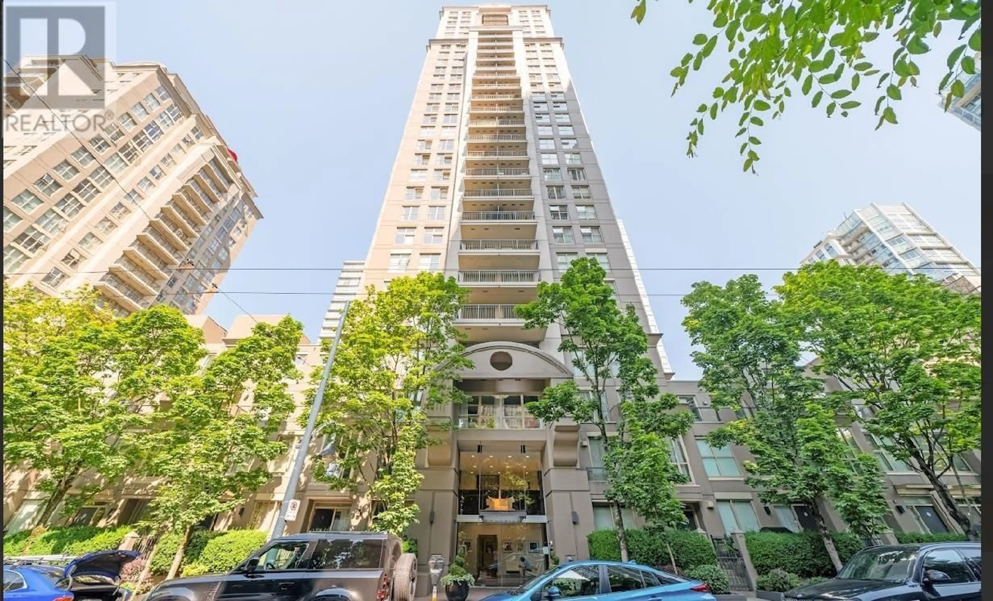 Indoor foyer for 1204 - 969 RICHARDS STREET, Vancouver British Columbia V6B1A8