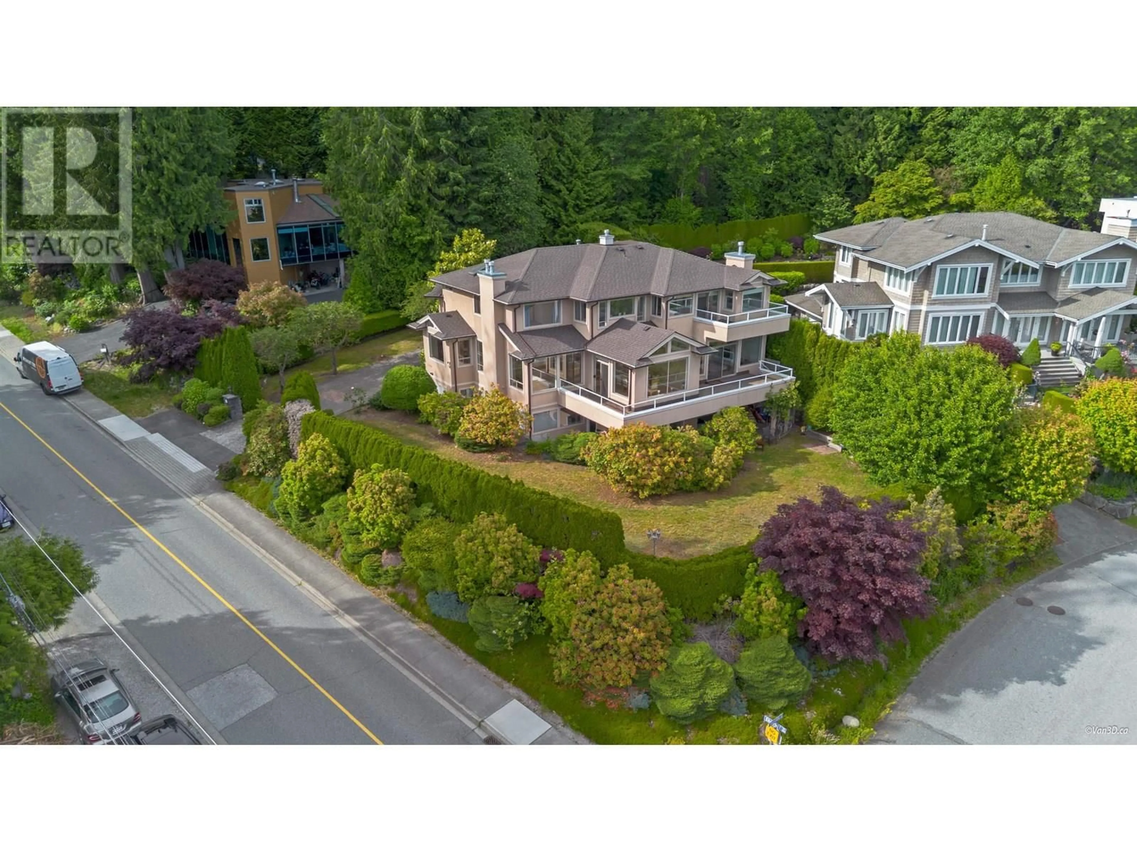 A pic from outside/outdoor area/front of a property/back of a property/a pic from drone, street for 2208 CHAIRLIFT ROAD, West Vancouver British Columbia V7S3G2
