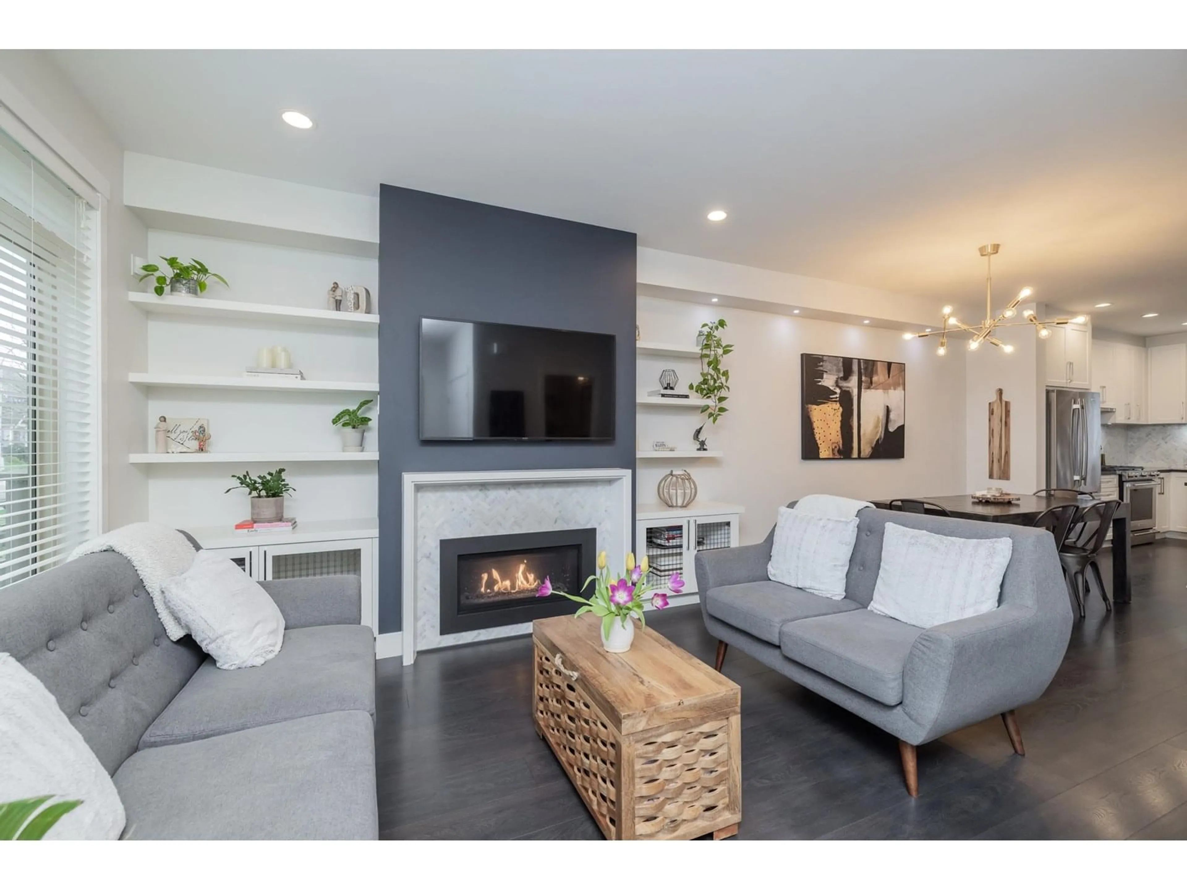 Living room with furniture, unknown for 16454 25, Surrey British Columbia V3Z0M8