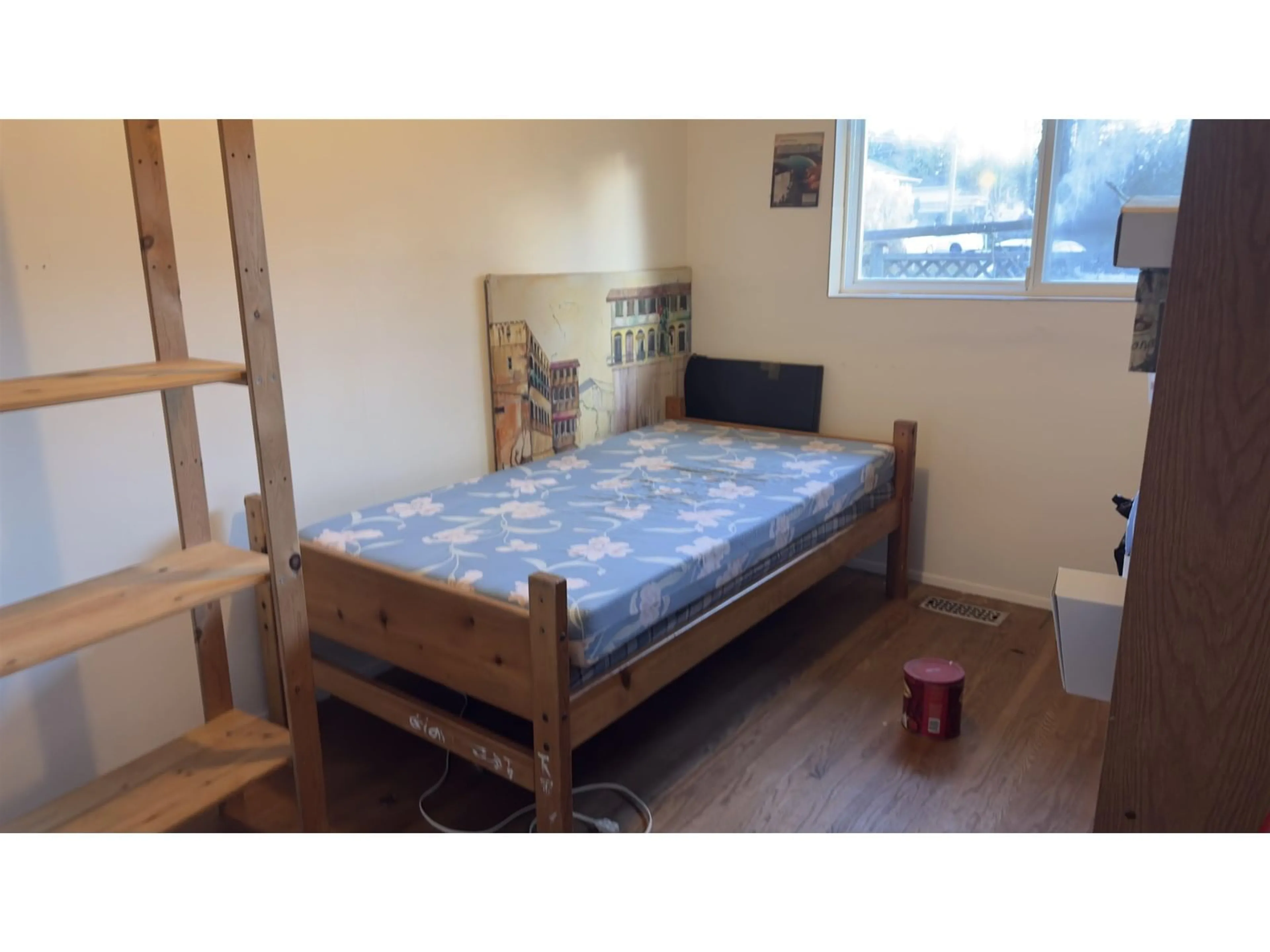 A pic of a room for 9401 DAWSON, Delta British Columbia V4C5G7