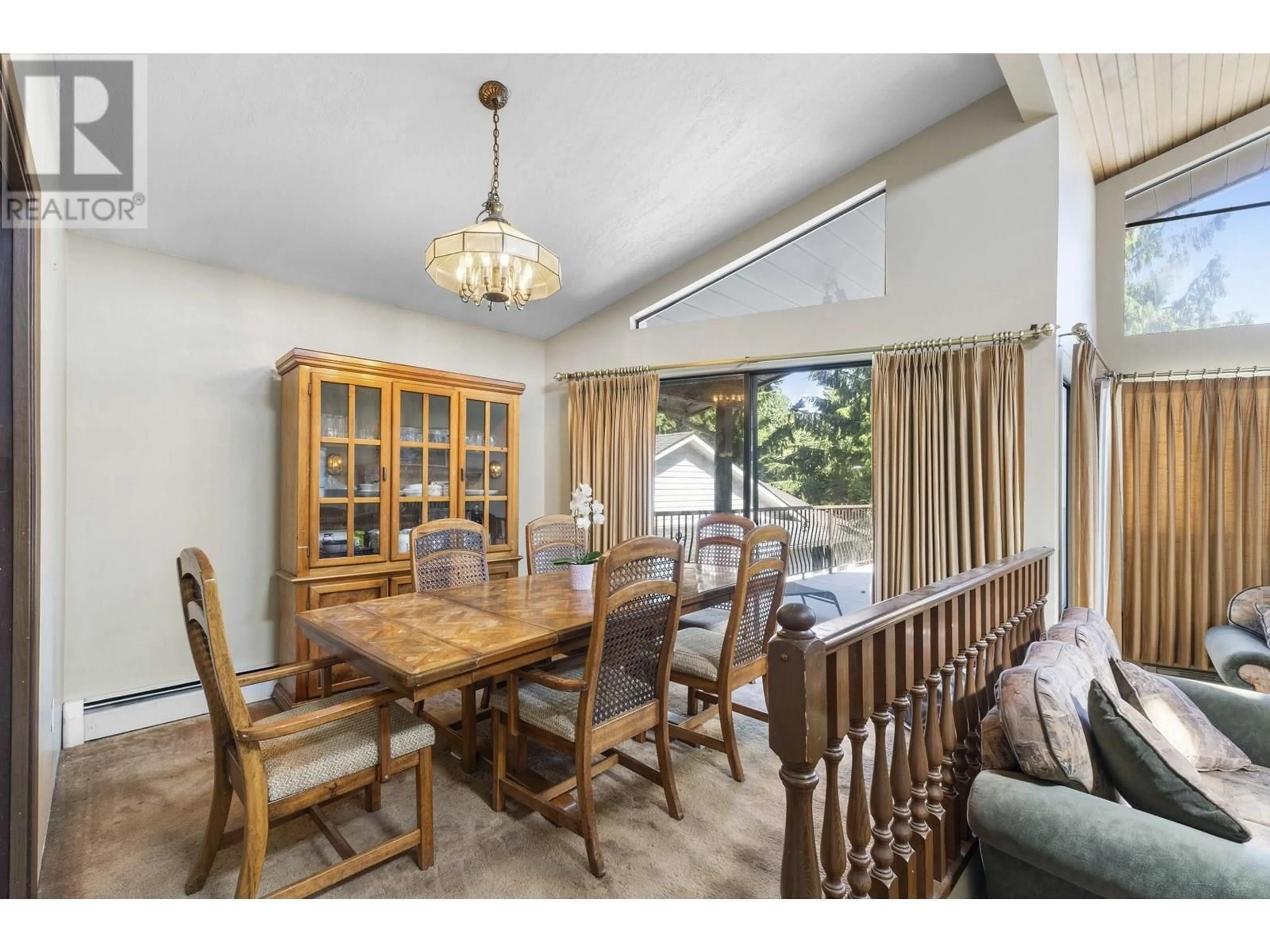 Dining room, wood/laminate floor for 2001 ST GEORGE STREET, Port Moody British Columbia V3H2E7