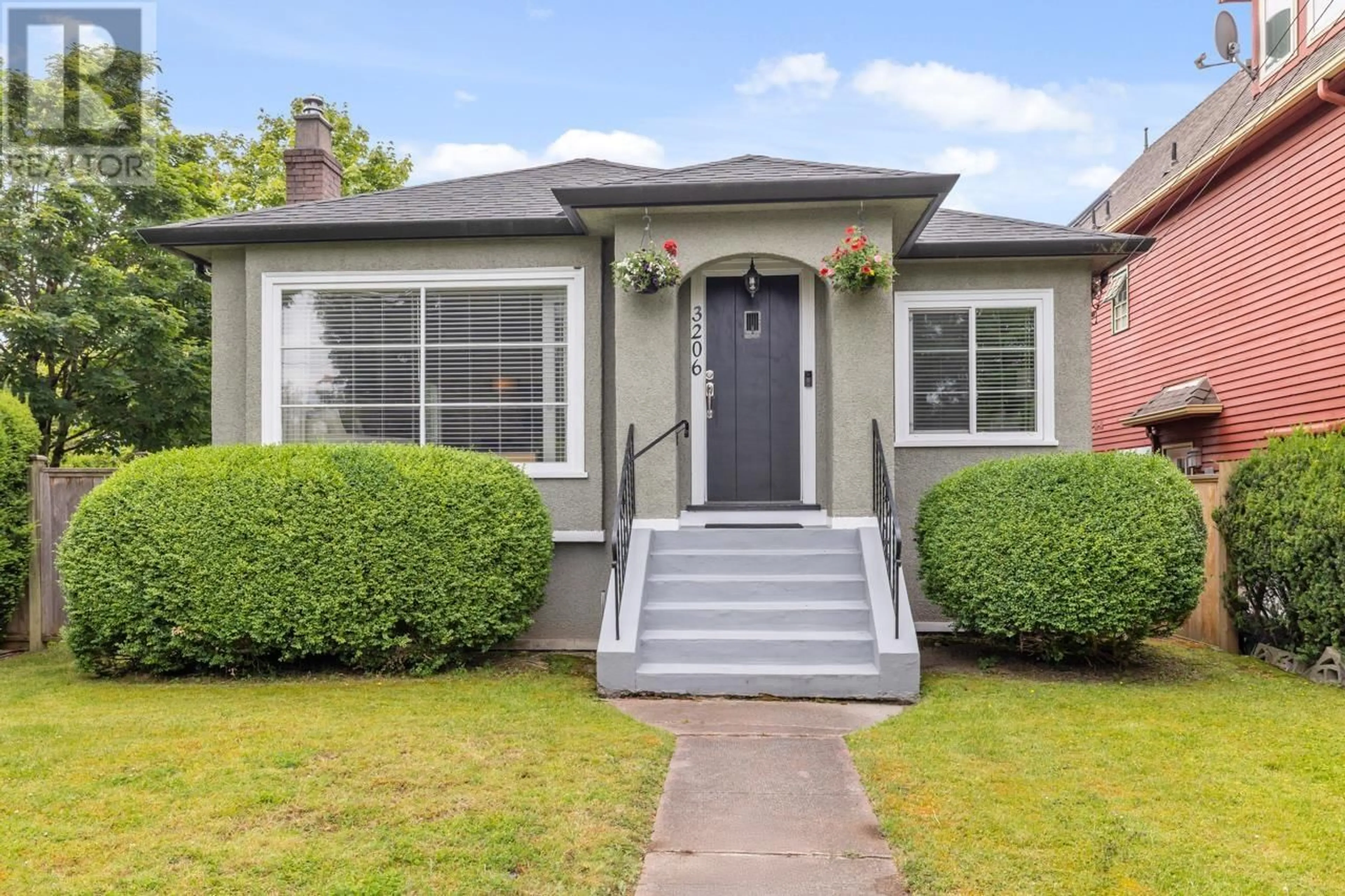 Home with vinyl exterior material, street for 3206 7TH AVENUE, Vancouver British Columbia V6K2A2