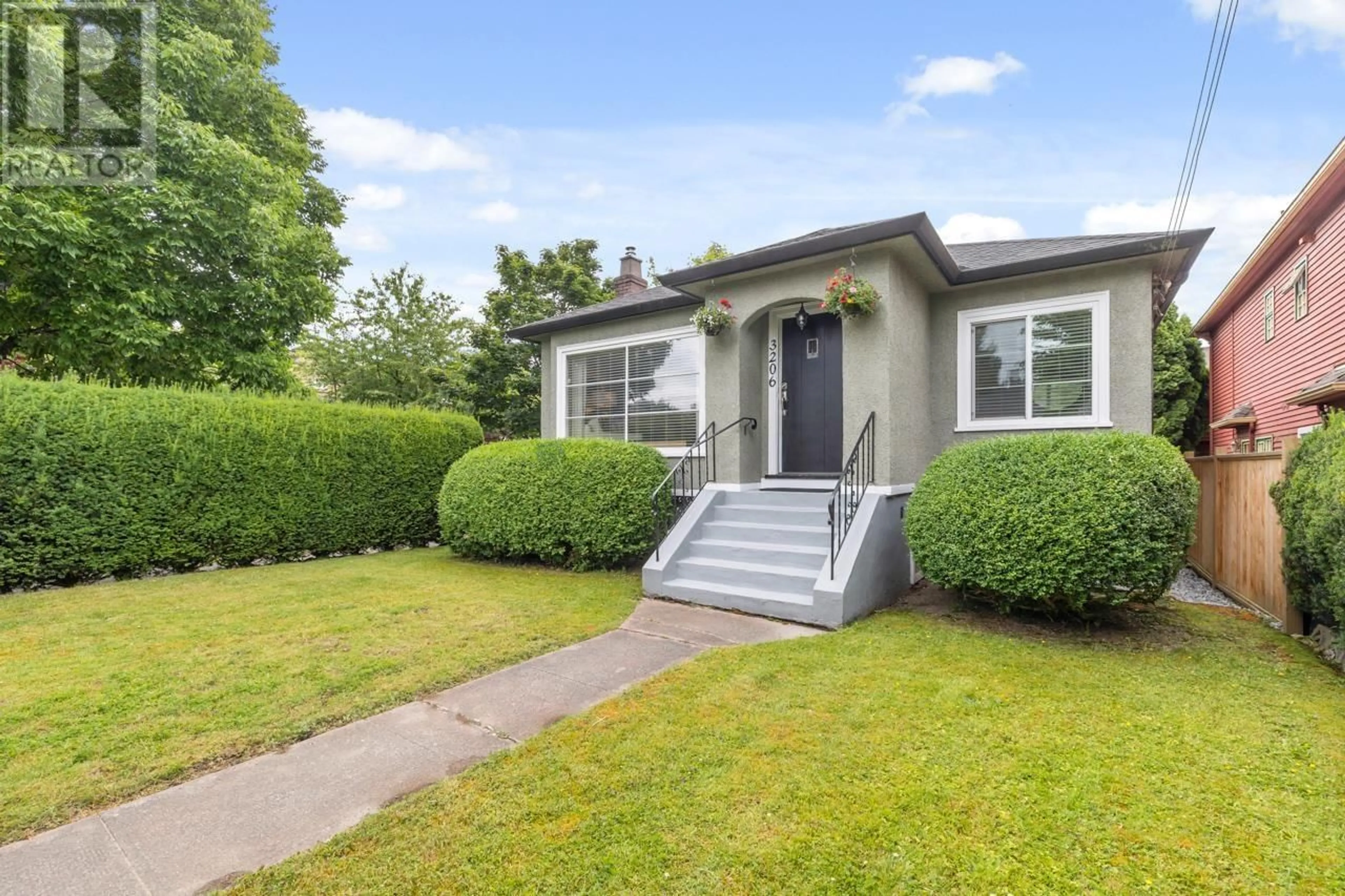 Home with vinyl exterior material, street for 3206 7TH AVENUE, Vancouver British Columbia V6K2A2