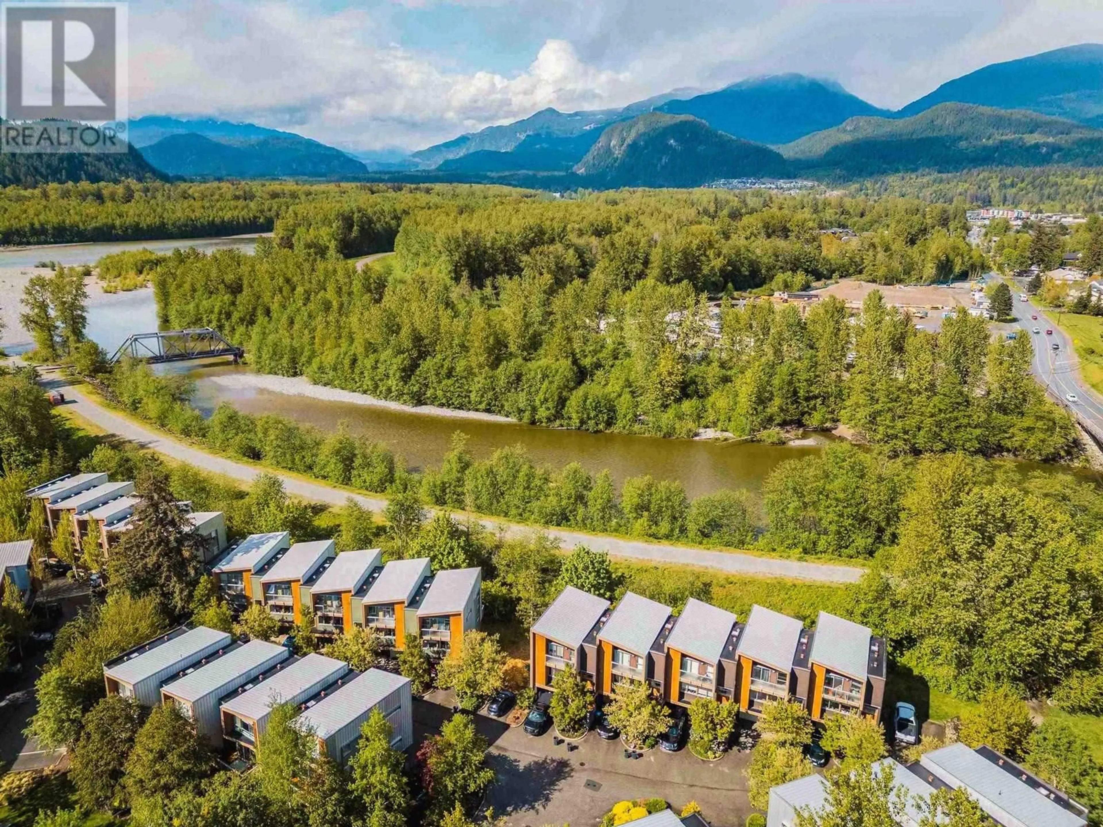 A pic from outside/outdoor area/front of a property/back of a property/a pic from drone, mountain view for 17 - 39893 GOVERNMENT ROAD, Squamish British Columbia V8B0G7