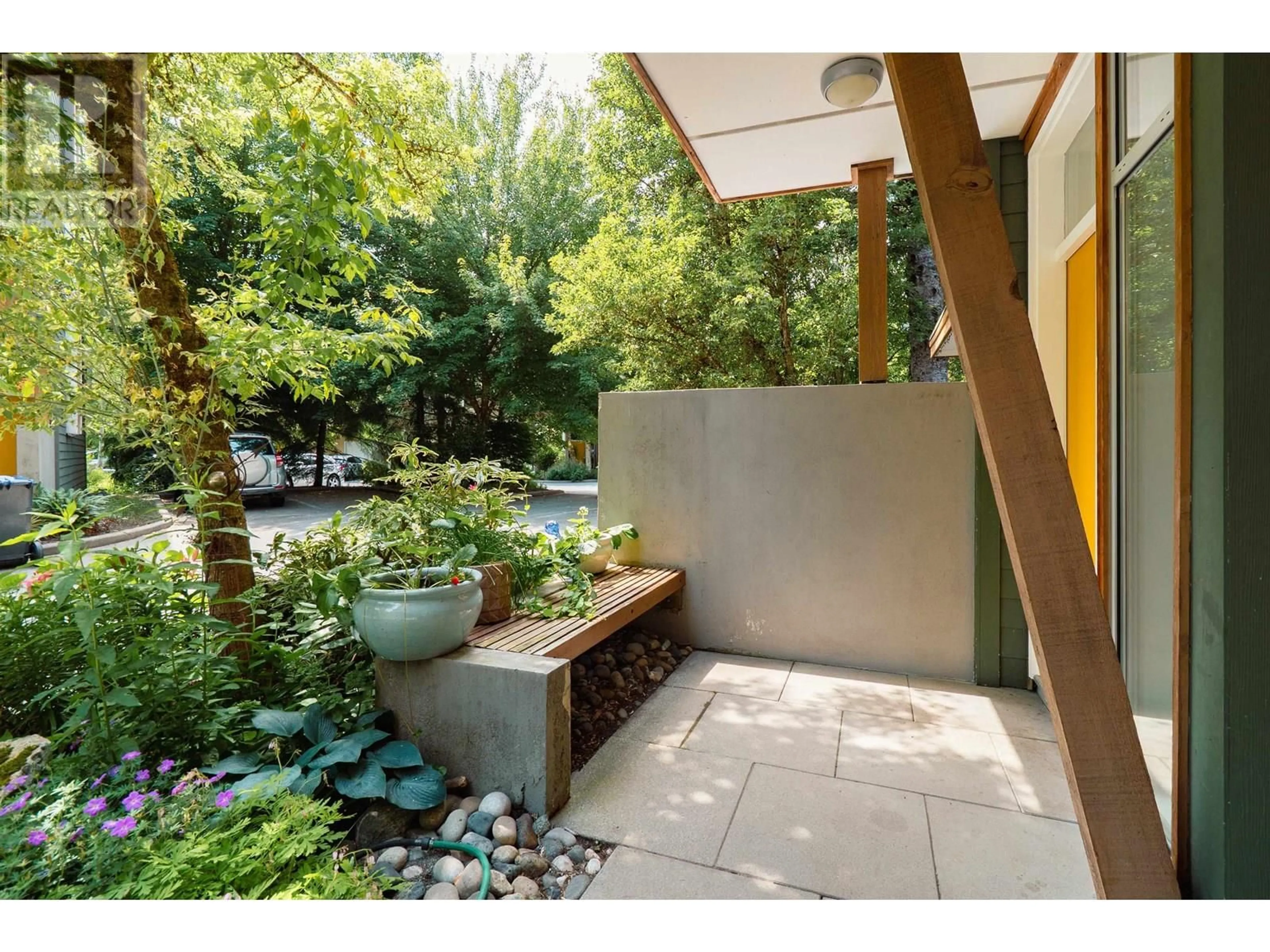 Patio, street for 17 - 39893 GOVERNMENT ROAD, Squamish British Columbia V8B0G7